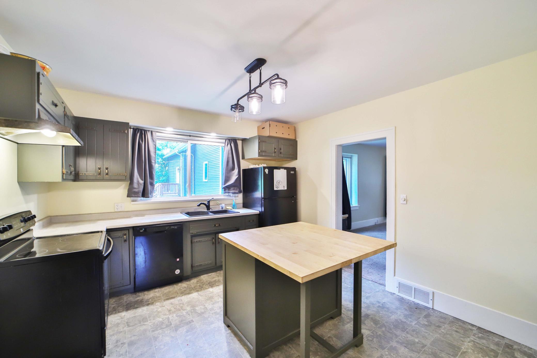 1918 single family home for sale at 815 Rosewood Street in Brainerd, MN — 4 bed, 2 bath (photo 2 of 35)