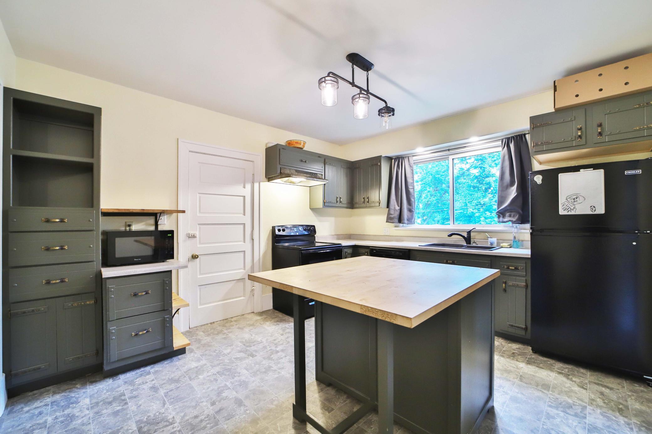 1918 single family home for sale at 815 Rosewood Street in Brainerd, MN — 4 bed, 2 bath (photo 3 of 35)