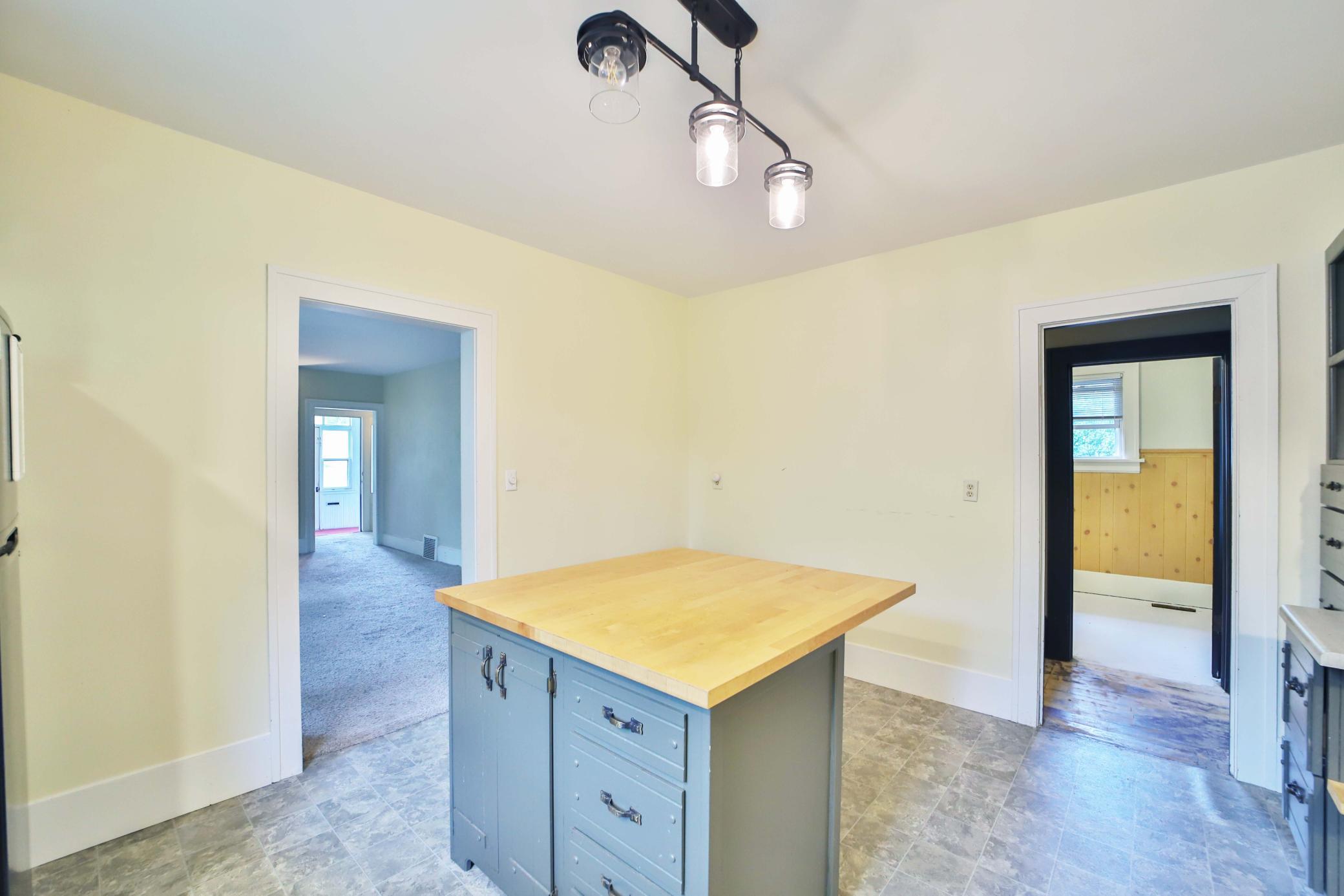 1918 single family home for sale at 815 Rosewood Street in Brainerd, MN — 4 bed, 2 bath (photo 6 of 35)