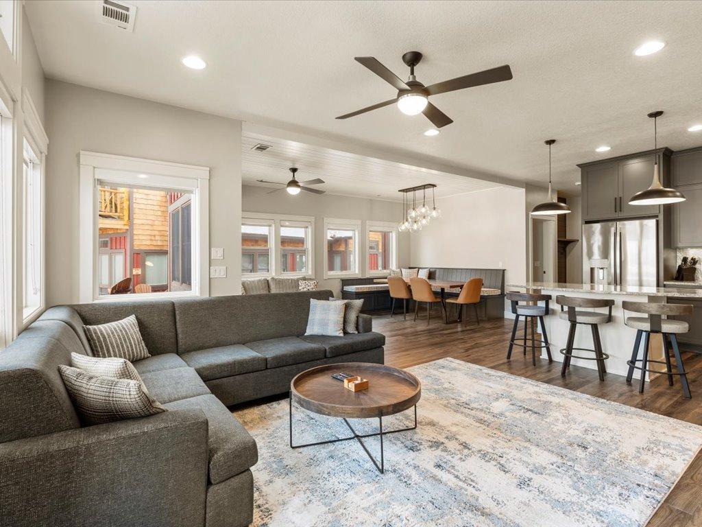 2022 townhouse for sale at Trapper's Landing #275 6916 Beach View Lane NW in Walker, MN — 3 bed, 3 bath (photo 11 of 45)