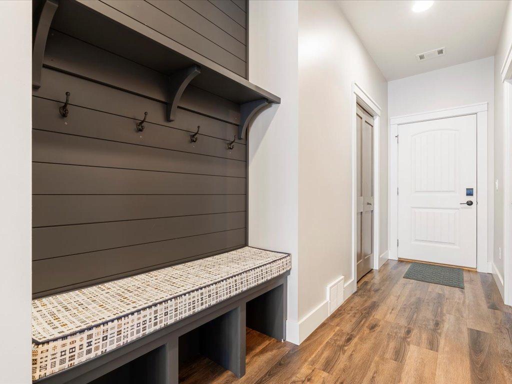2022 townhouse for sale at Trapper's Landing #275 6916 Beach View Lane NW in Walker, MN — 3 bed, 3 bath (photo 15 of 45)