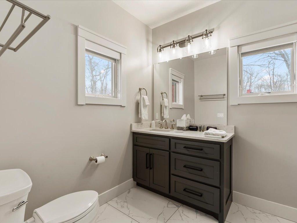 2022 townhouse for sale at Trapper's Landing #275 6916 Beach View Lane NW in Walker, MN — 3 bed, 3 bath (photo 20 of 45)