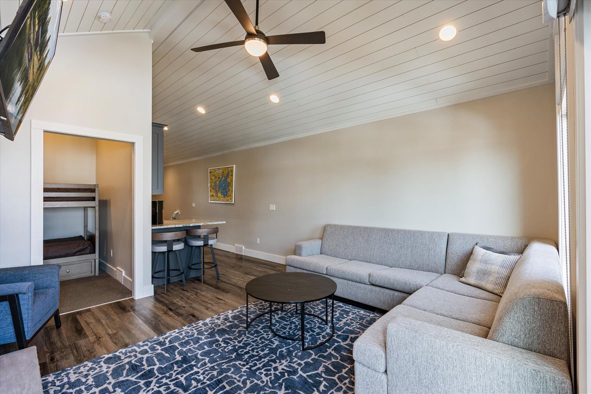 2022 townhouse for sale at Trapper's Landing #275 6916 Beach View Lane NW in Walker, MN — 3 bed, 3 bath (photo 25 of 45)
