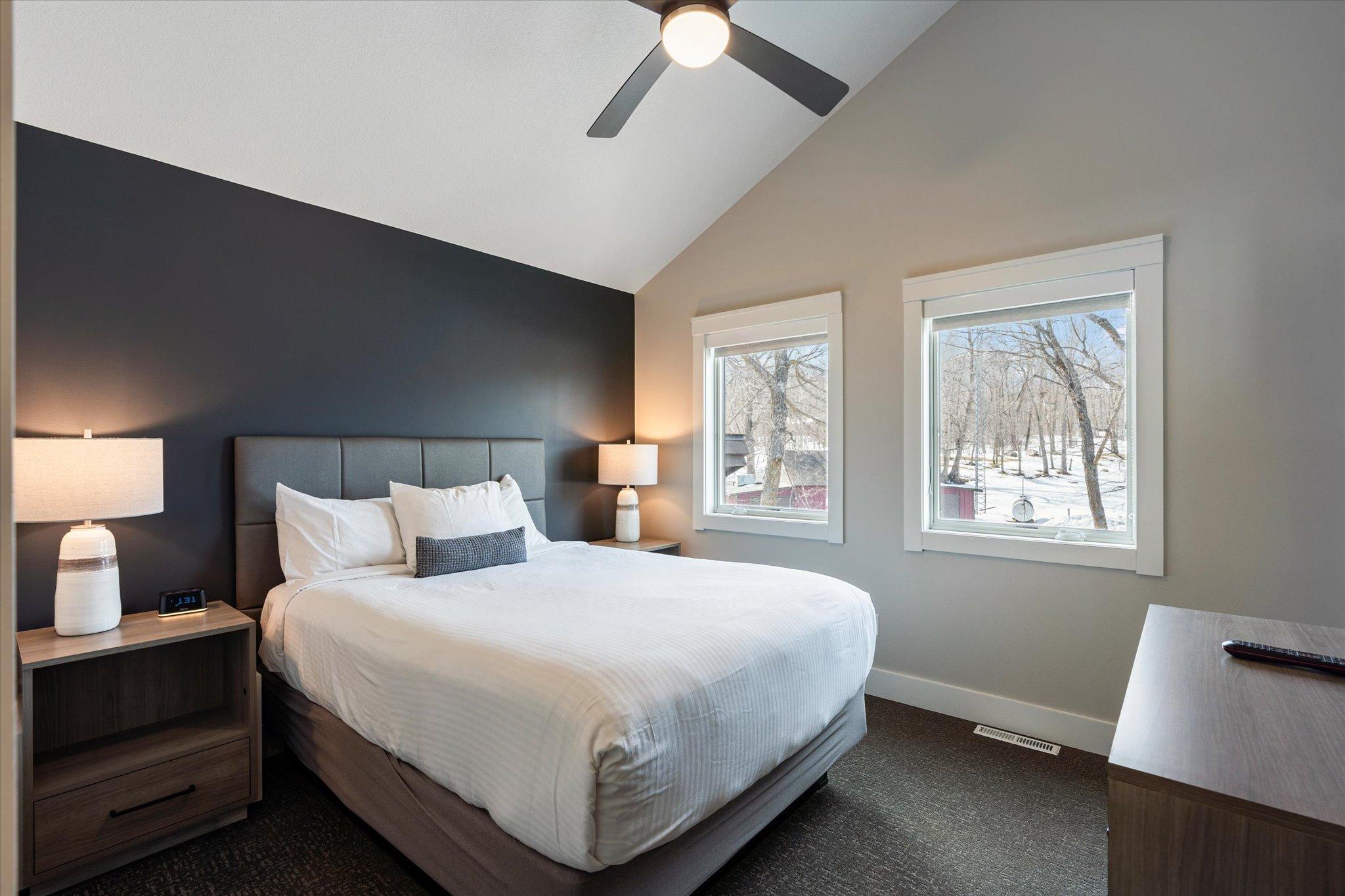 2022 townhouse for sale at Trapper's Landing #275 6916 Beach View Lane NW in Walker, MN — 3 bed, 3 bath (photo 29 of 45)