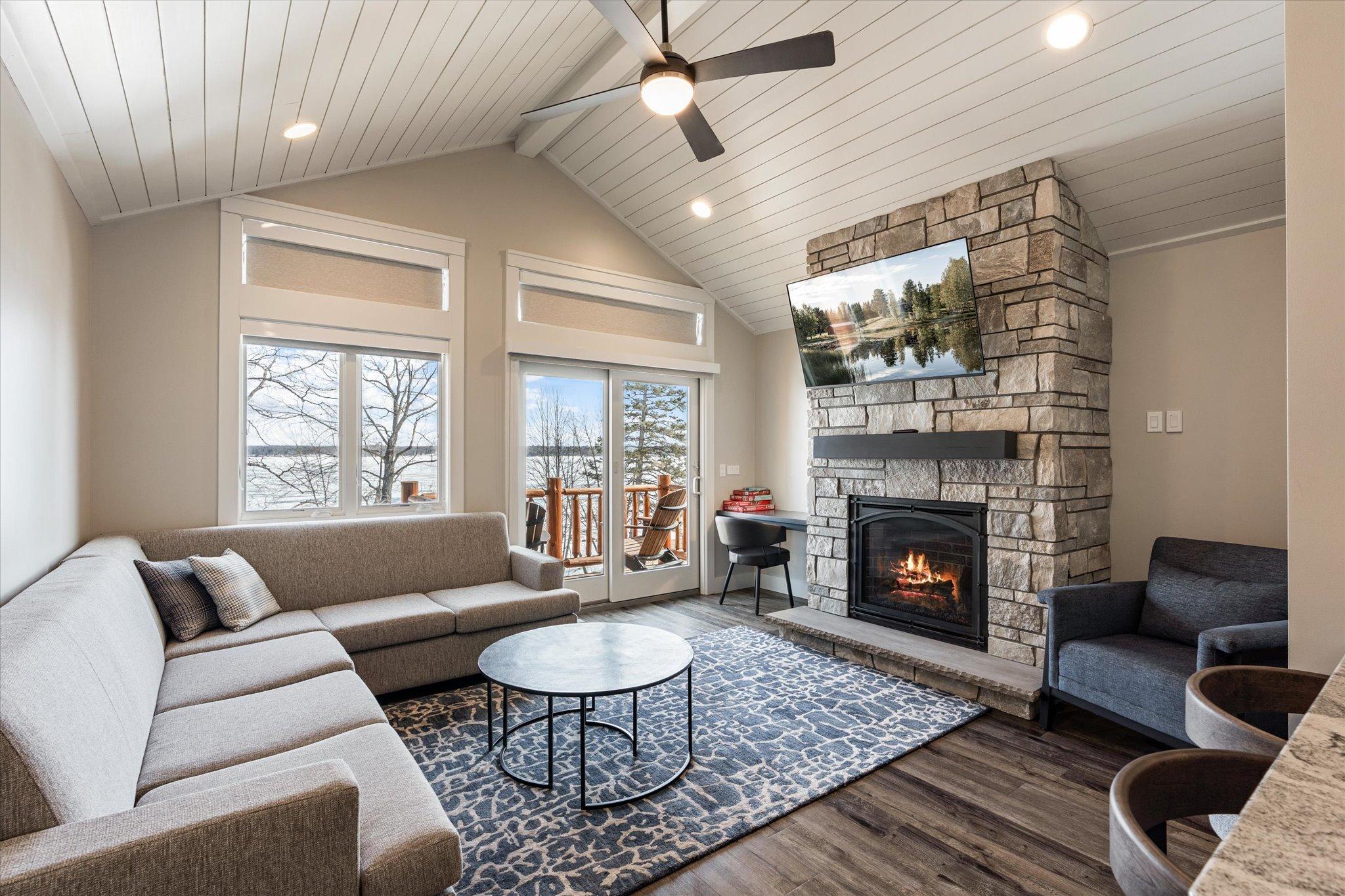 2022 townhouse for sale at Trapper's Landing #275 6916 Beach View Lane NW in Walker, MN — 3 bed, 3 bath (photo 31 of 45)