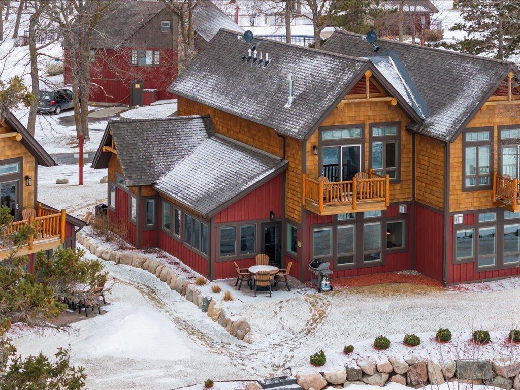 2022 townhouse for sale at Trapper's Landing #275 6916 Beach View Lane NW in Walker, MN — 3 bed, 3 bath (photo 37 of 45)