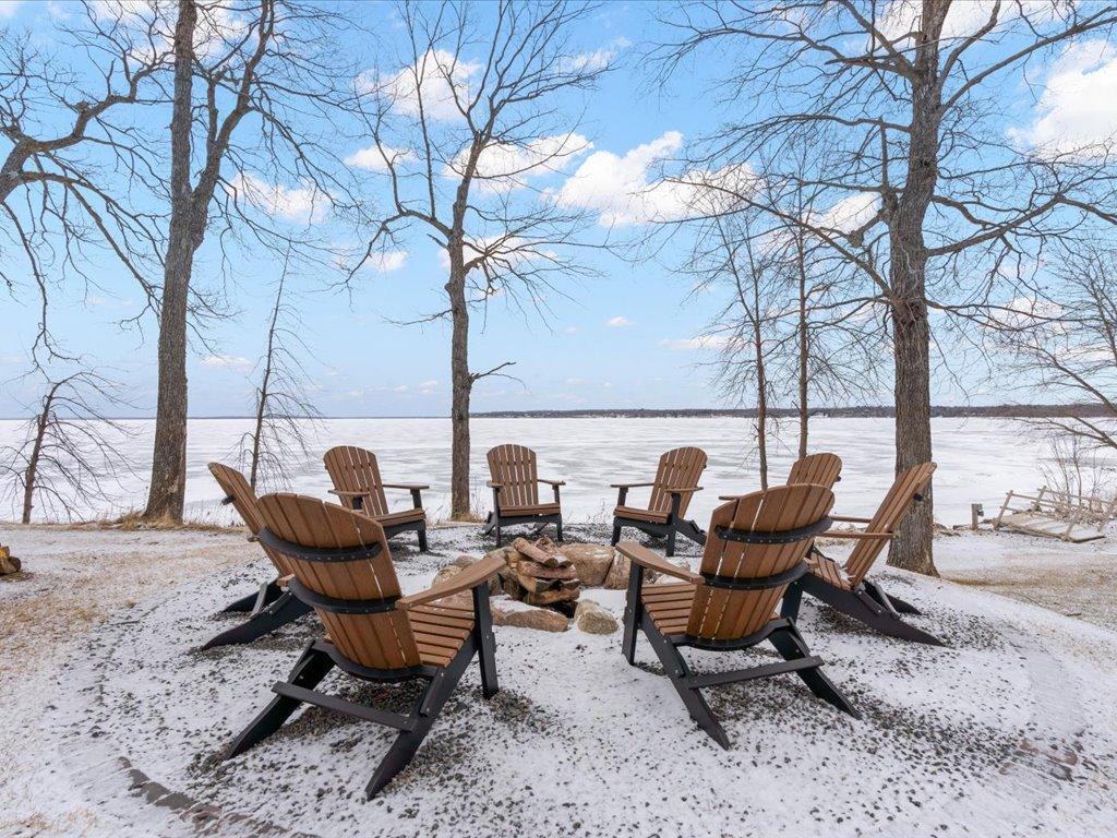 2022 townhouse for sale at Trapper's Landing #275 6916 Beach View Lane NW in Walker, MN — 3 bed, 3 bath (photo 38 of 45)