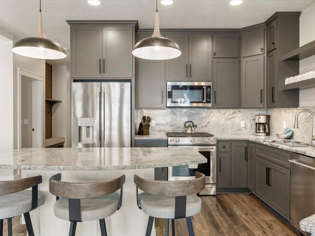 2022 townhouse for sale at Trapper's Landing #275 6916 Beach View Lane NW in Walker, MN — 3 bed, 3 bath (photo 5 of 45)