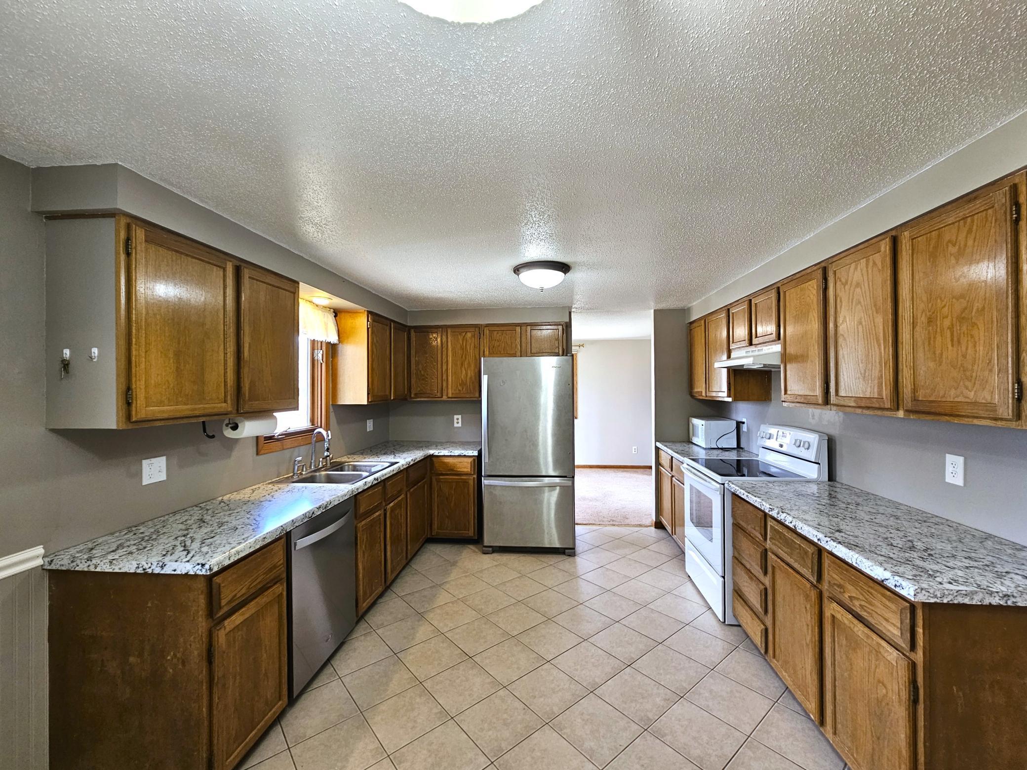 1977 single family home for sale at 17132 River Oaks Boulevard in Fergus Falls, MN — 3 bed, 3 bath (photo 12 of 56)