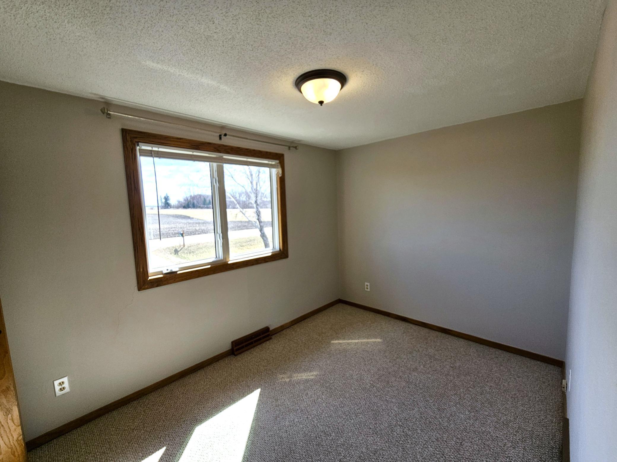 1977 single family home for sale at 17132 River Oaks Boulevard in Fergus Falls, MN — 3 bed, 3 bath (photo 20 of 56)
