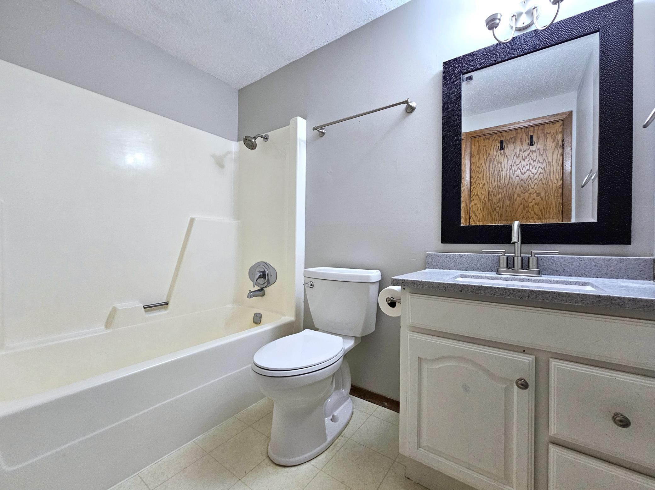 1977 single family home for sale at 17132 River Oaks Boulevard in Fergus Falls, MN — 3 bed, 3 bath (photo 22 of 56)