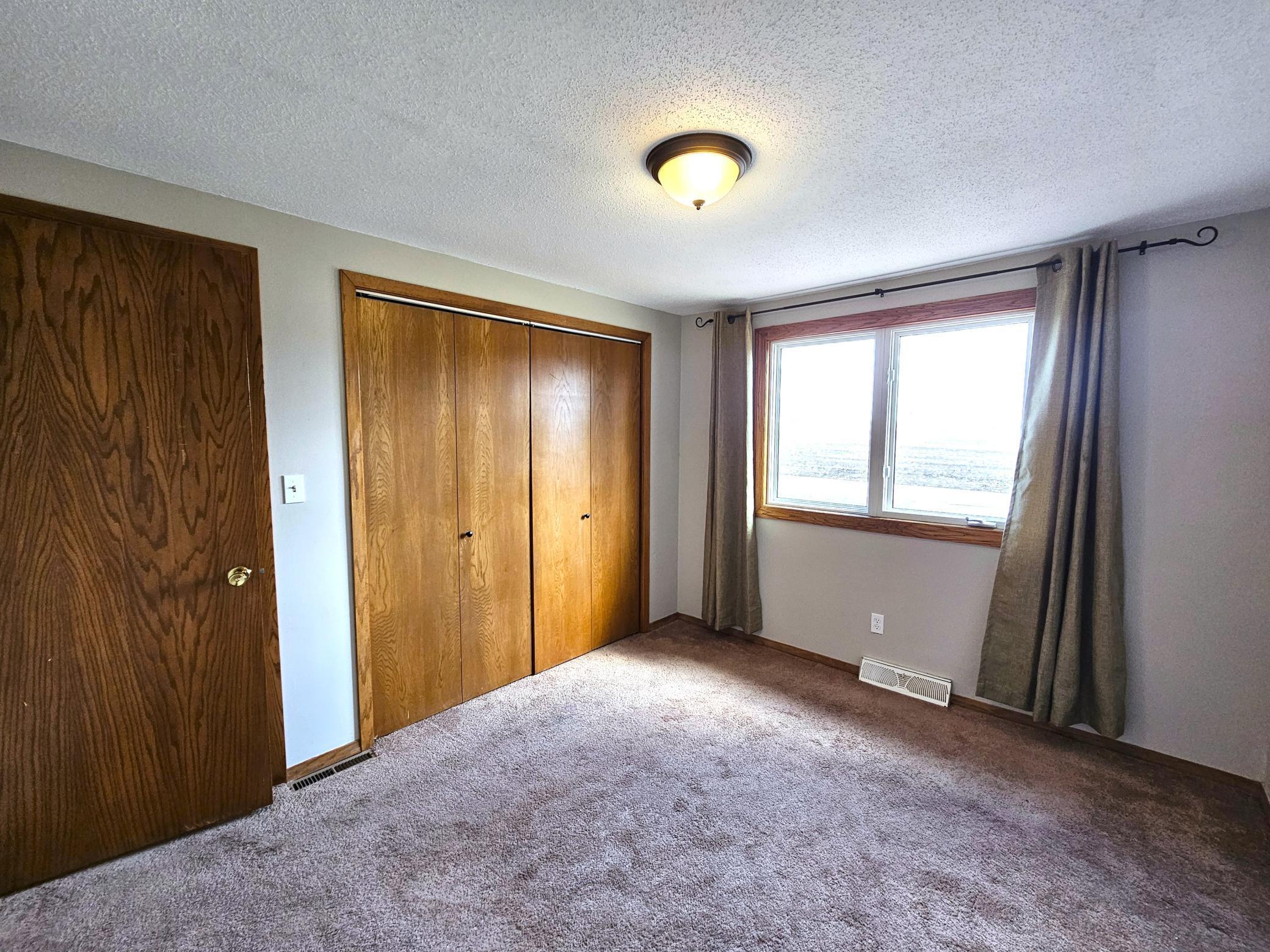 1977 single family home for sale at 17132 River Oaks Boulevard in Fergus Falls, MN — 3 bed, 3 bath (photo 23 of 56)