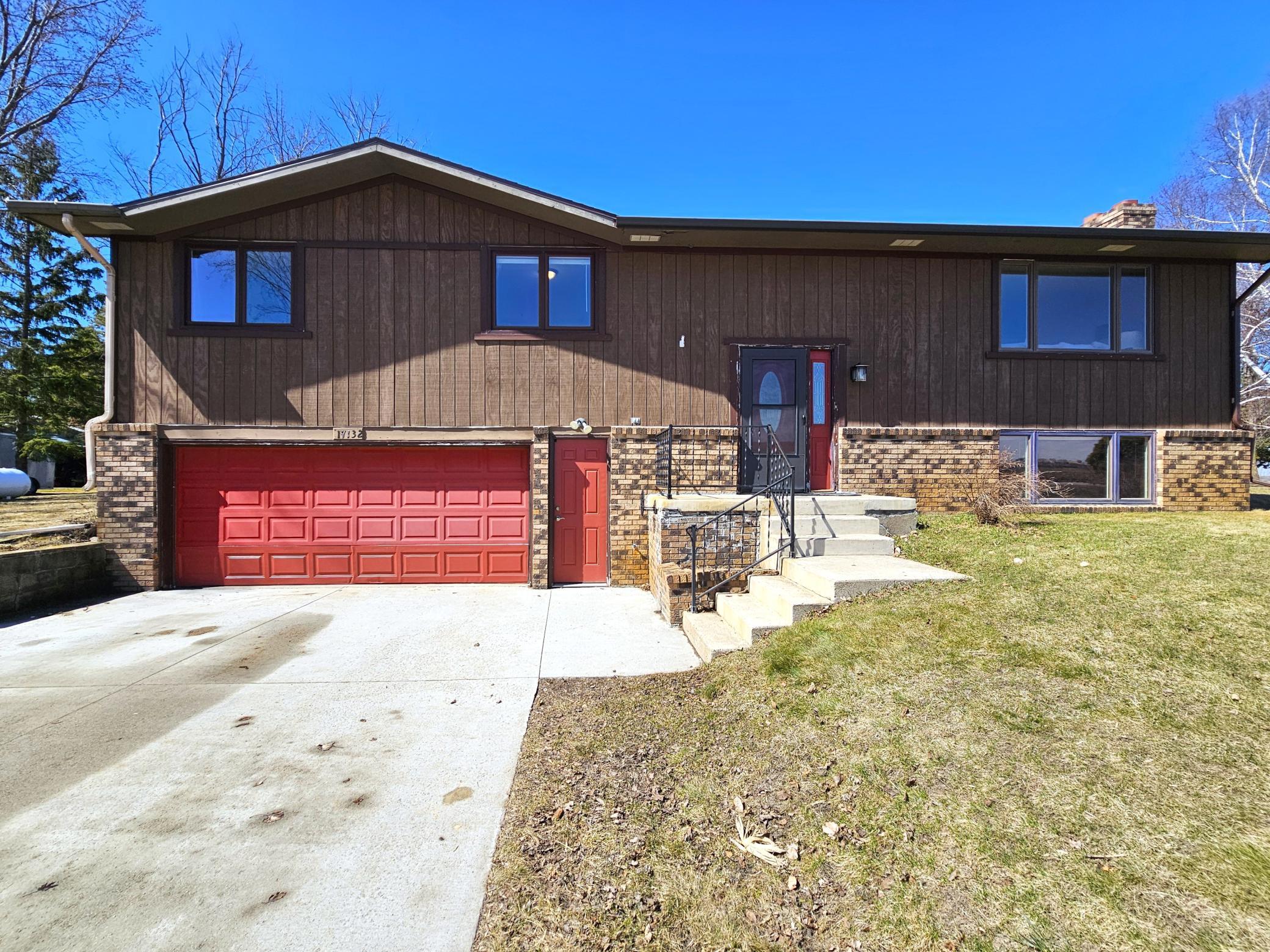 1977 single family home for sale at 17132 River Oaks Boulevard in Fergus Falls, MN — 3 bed, 3 bath (photo 4 of 56)