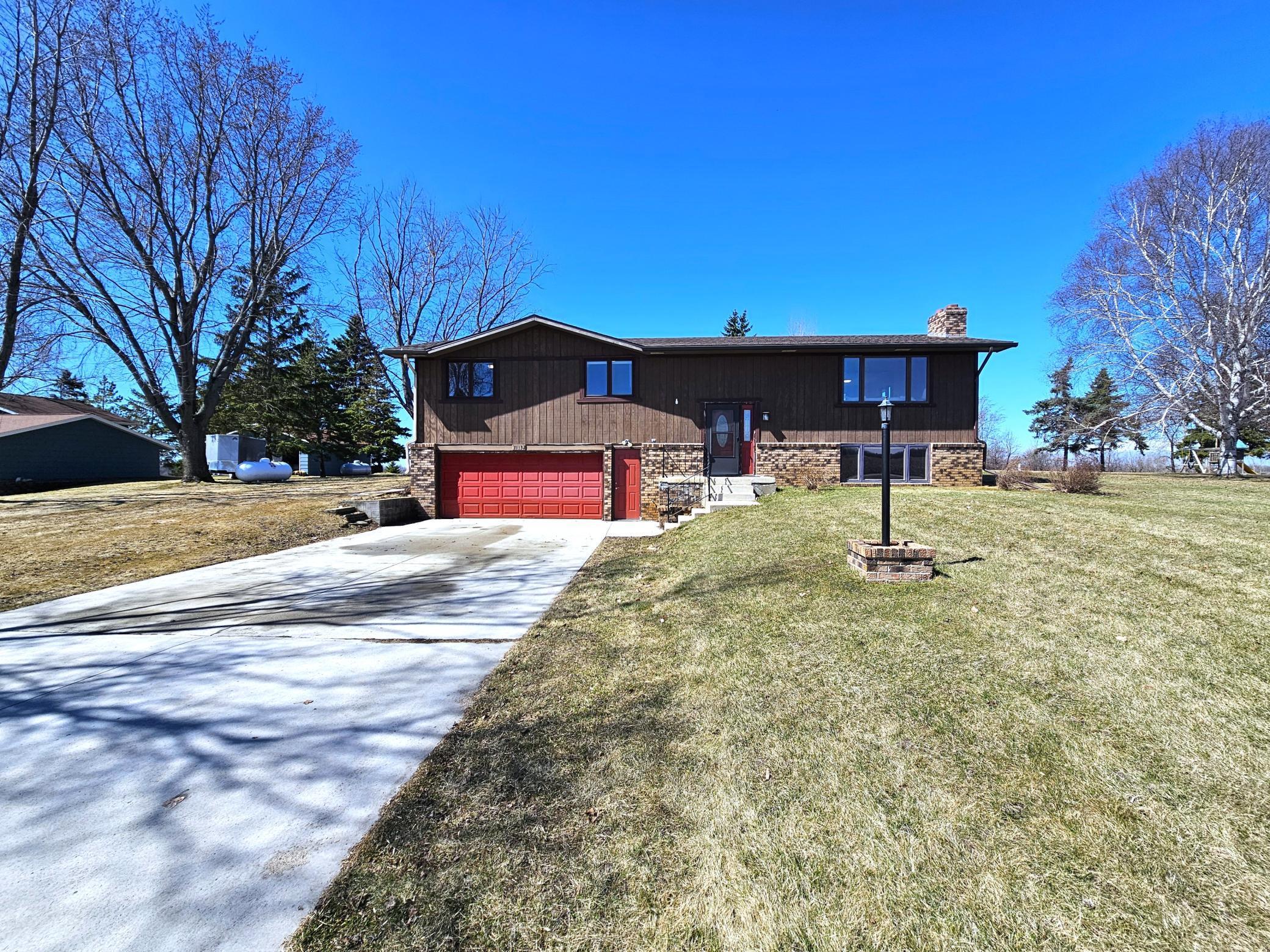 1977 single family home for sale at 17132 River Oaks Boulevard in Fergus Falls, MN — 3 bed, 3 bath (photo 45 of 56)
