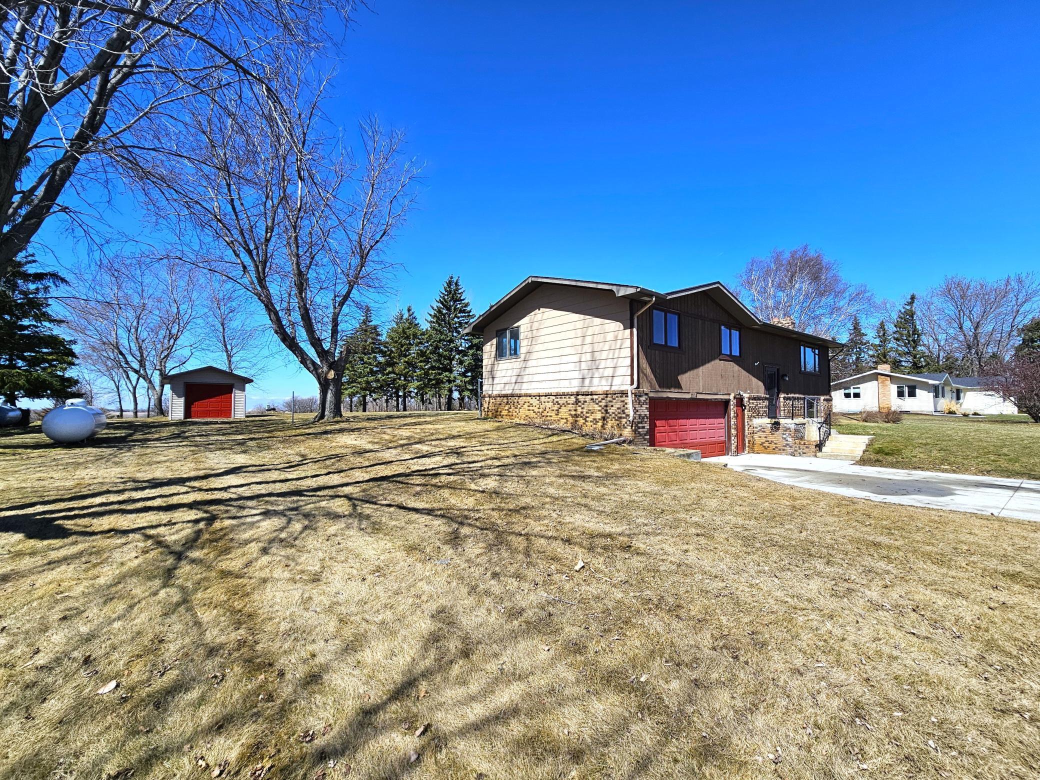 1977 single family home for sale at 17132 River Oaks Boulevard in Fergus Falls, MN — 3 bed, 3 bath (photo 46 of 56)