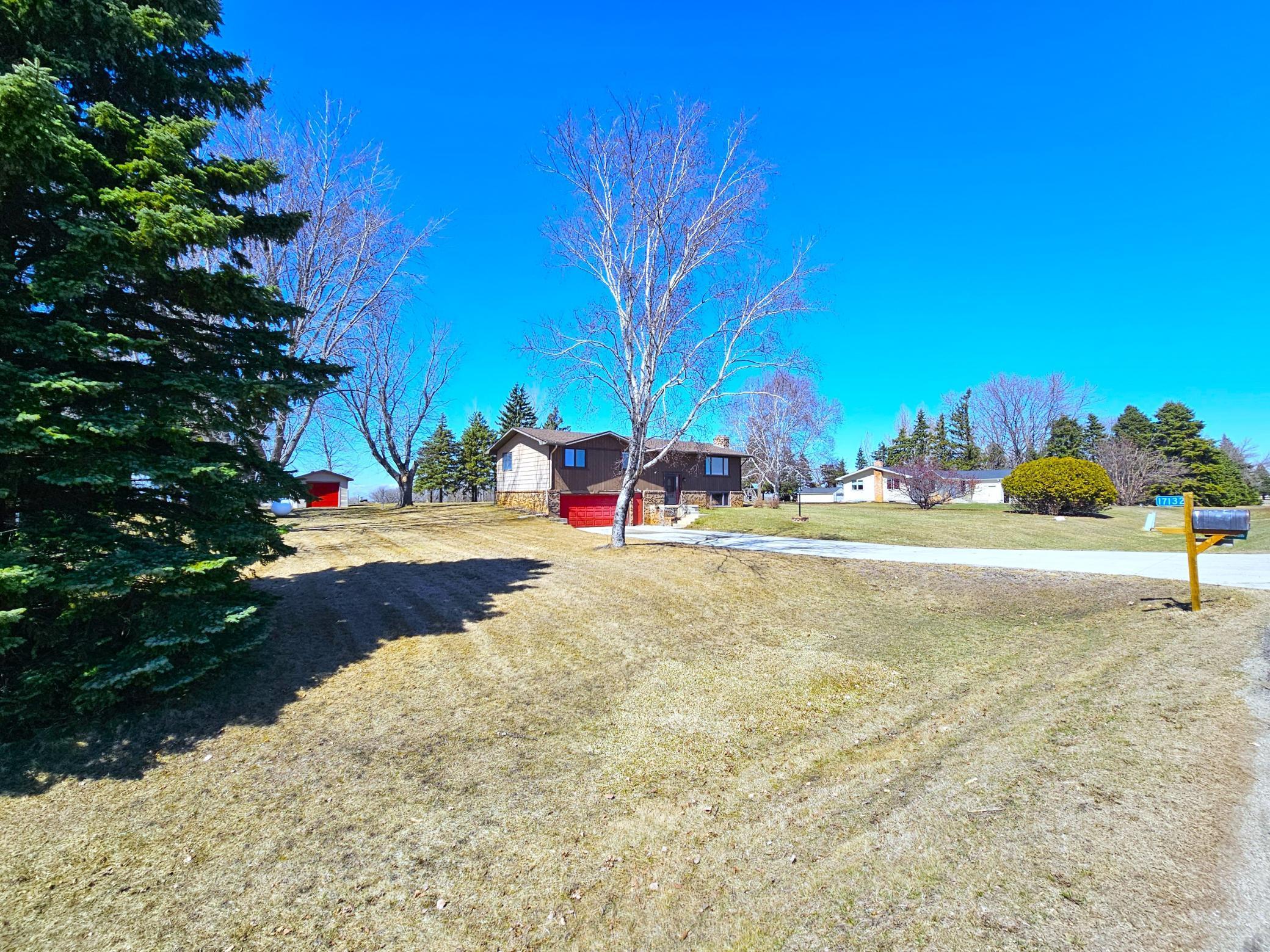 1977 single family home for sale at 17132 River Oaks Boulevard in Fergus Falls, MN — 3 bed, 3 bath (photo 51 of 56)