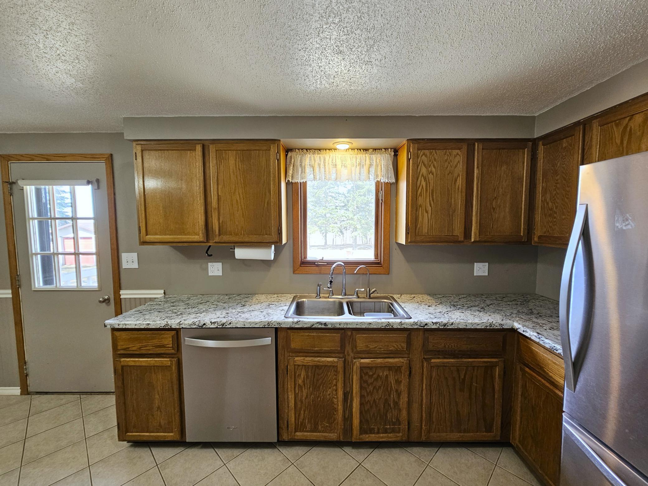 1977 single family home for sale at 17132 River Oaks Boulevard in Fergus Falls, MN — 3 bed, 3 bath (photo 7 of 56)