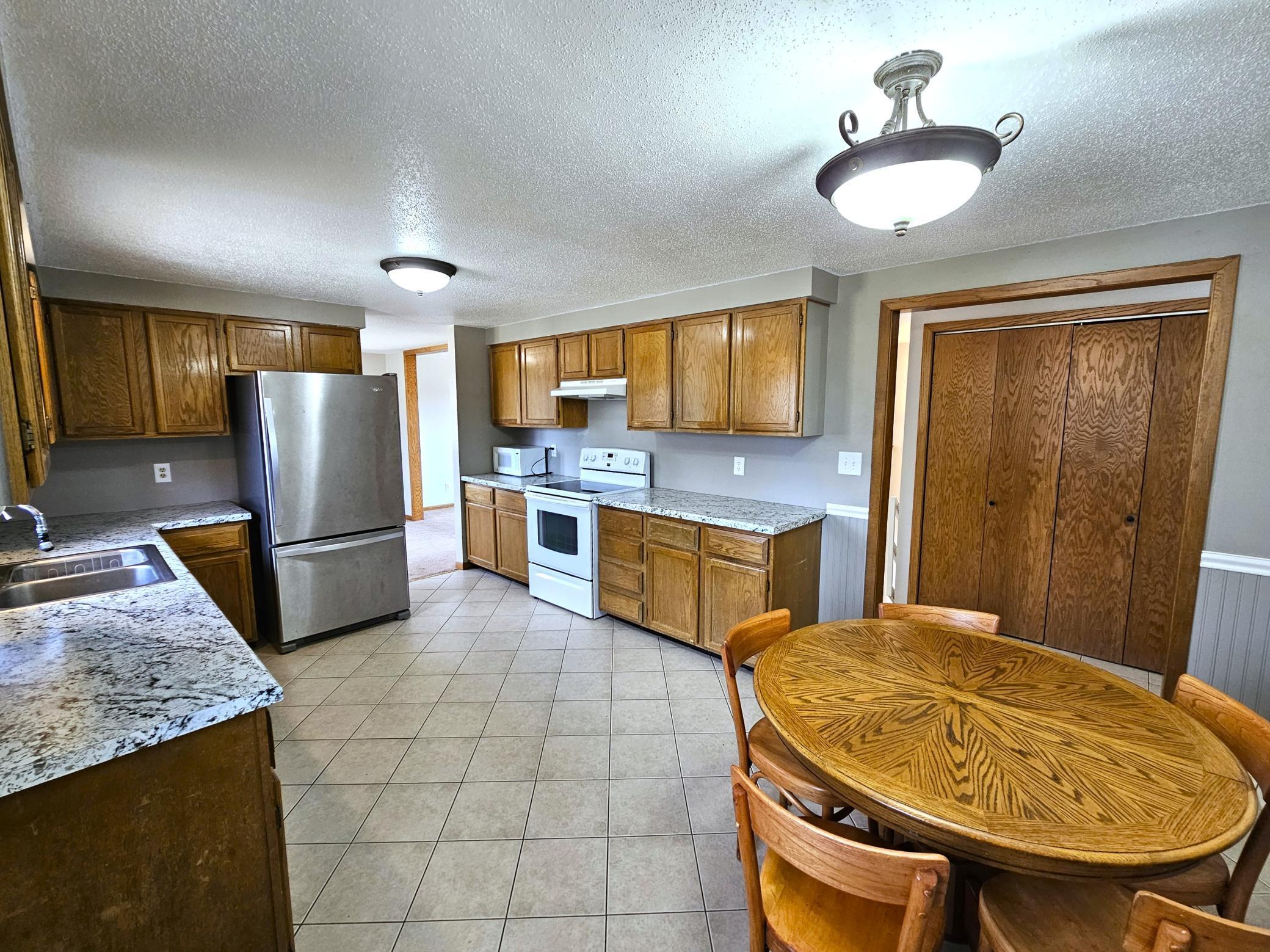 1977 single family home for sale at 17132 River Oaks Boulevard in Fergus Falls, MN — 3 bed, 3 bath (photo 8 of 56)