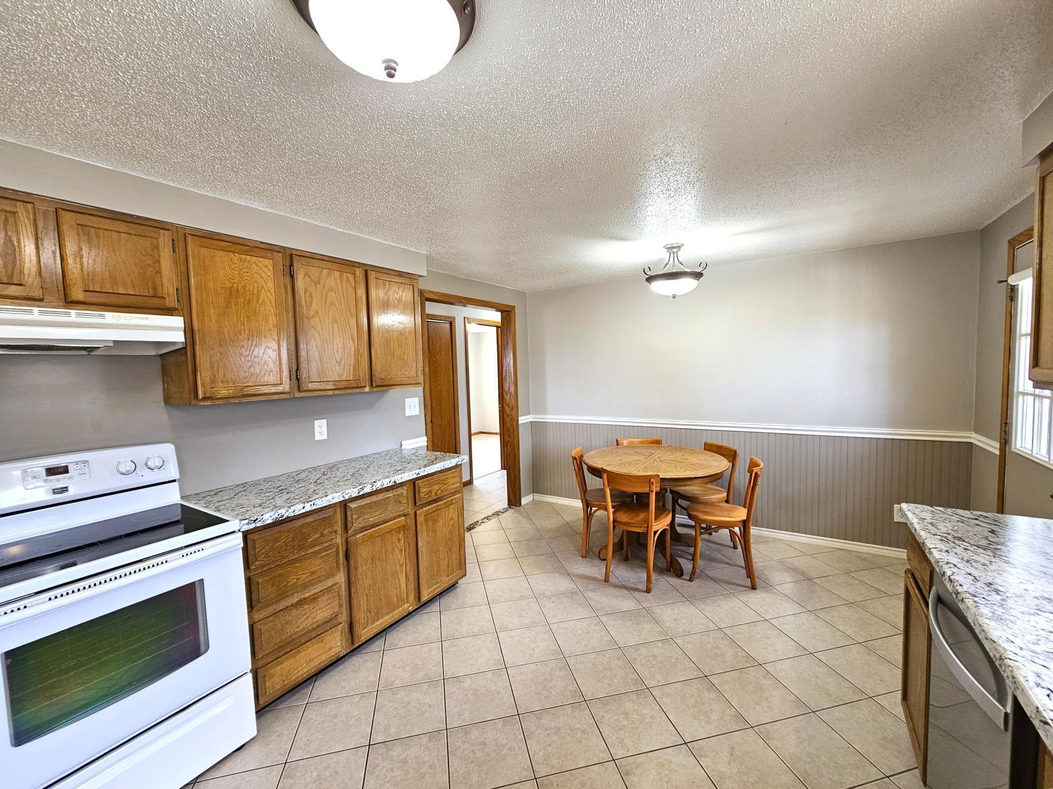 1977 single family home for sale at 17132 River Oaks Boulevard in Fergus Falls, MN — 3 bed, 3 bath (photo 9 of 56)