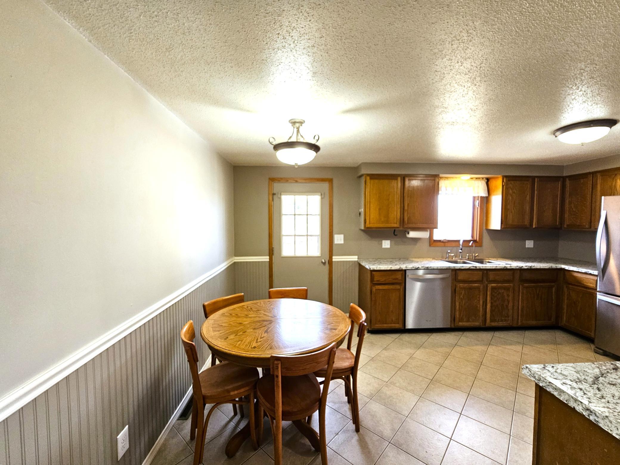 1977 single family home for sale at 17132 River Oaks Boulevard in Fergus Falls, MN — 3 bed, 3 bath (photo 10 of 56)