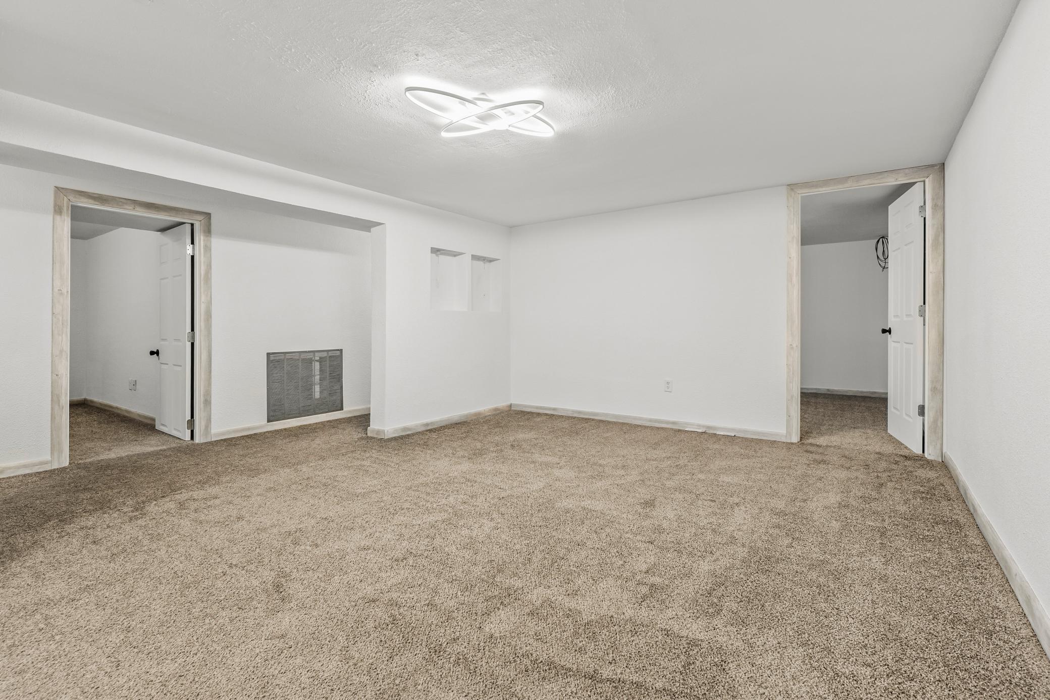 1960 single family home for sale at 1409 13th Avenue N in Moorhead, MN — 5 bed, 2 bath (photo 24 of 38)