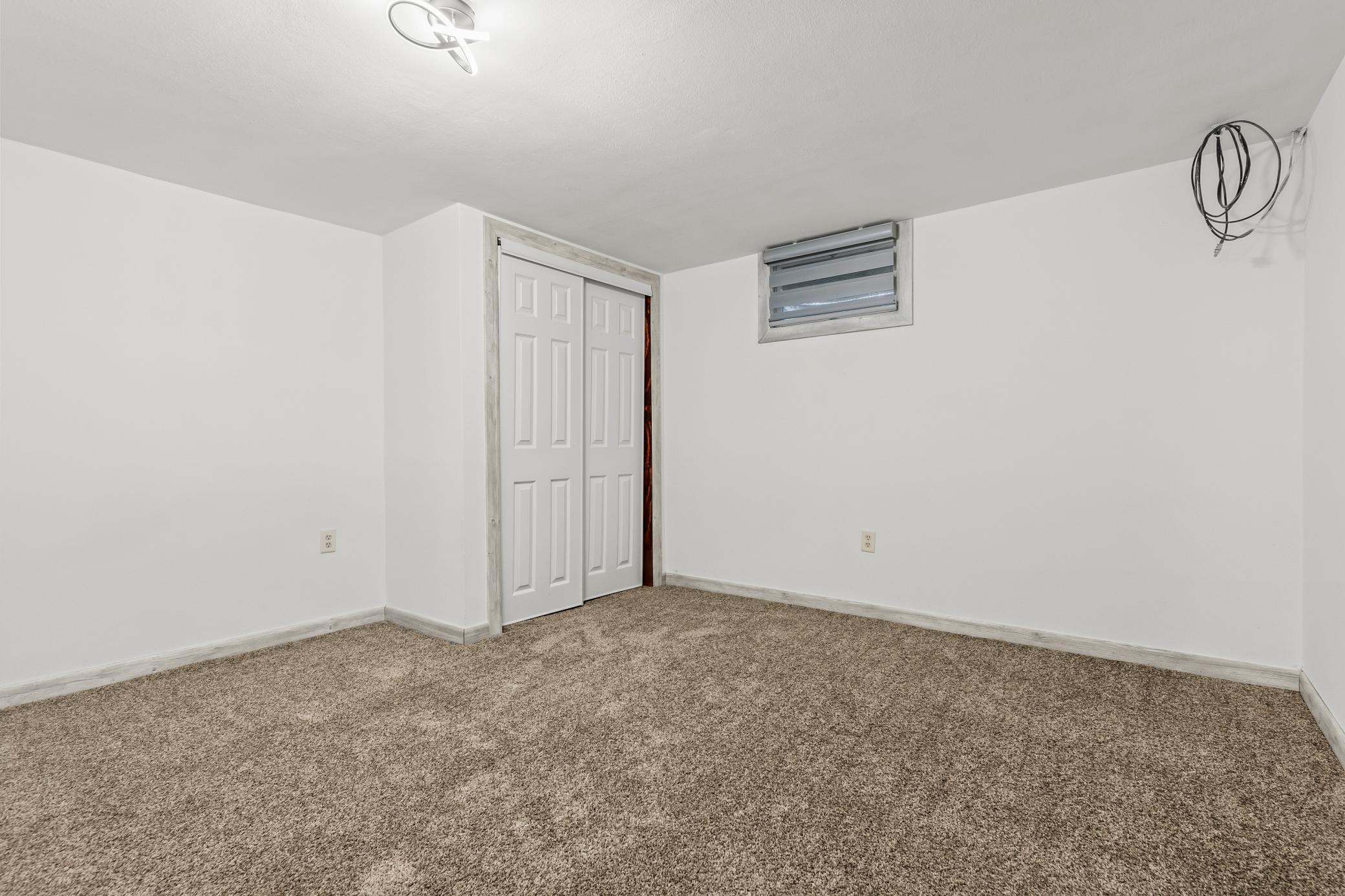 1960 single family home for sale at 1409 13th Avenue N in Moorhead, MN — 5 bed, 2 bath (photo 25 of 38)