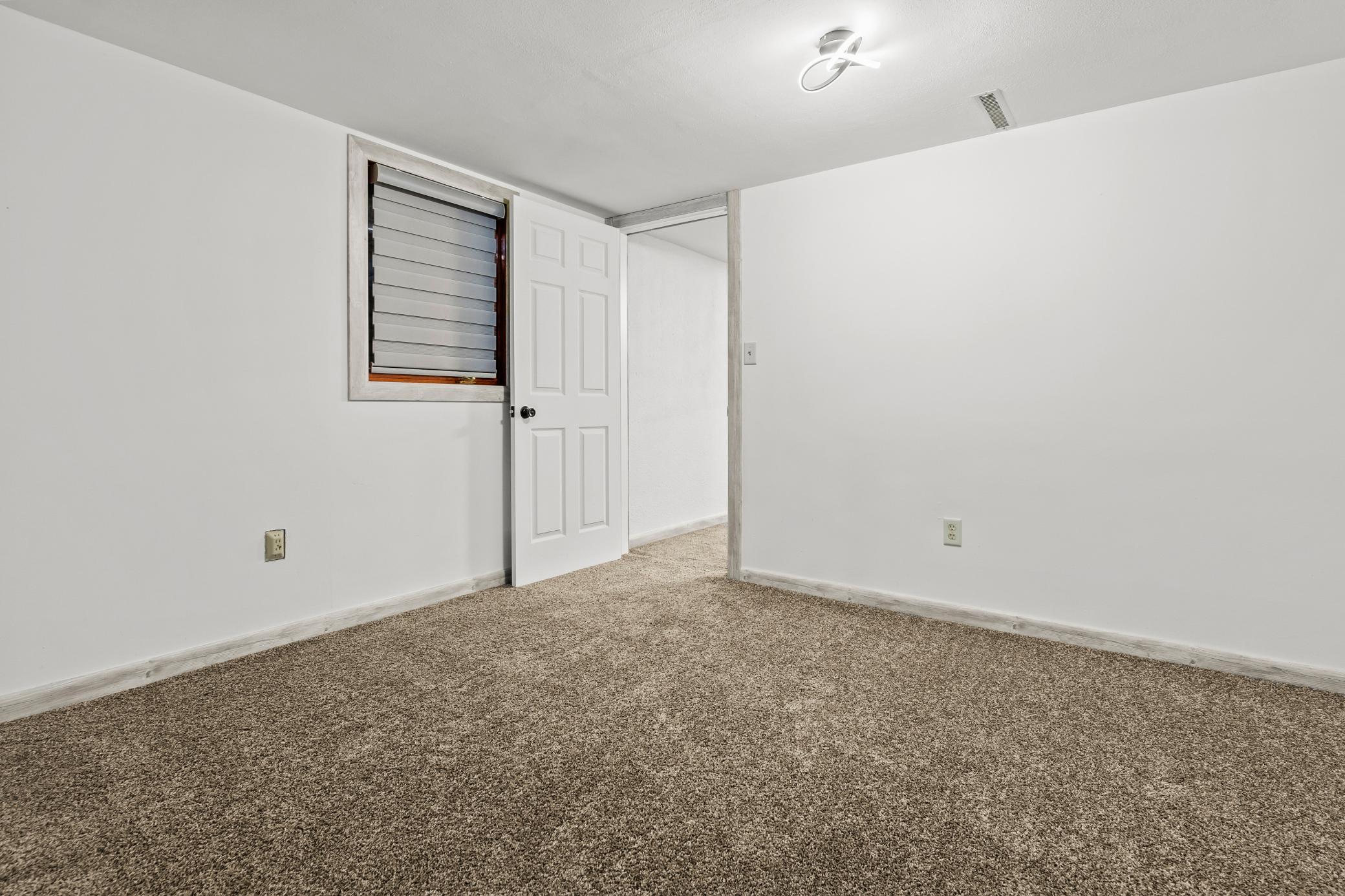 1960 single family home for sale at 1409 13th Avenue N in Moorhead, MN — 5 bed, 2 bath (photo 26 of 38)