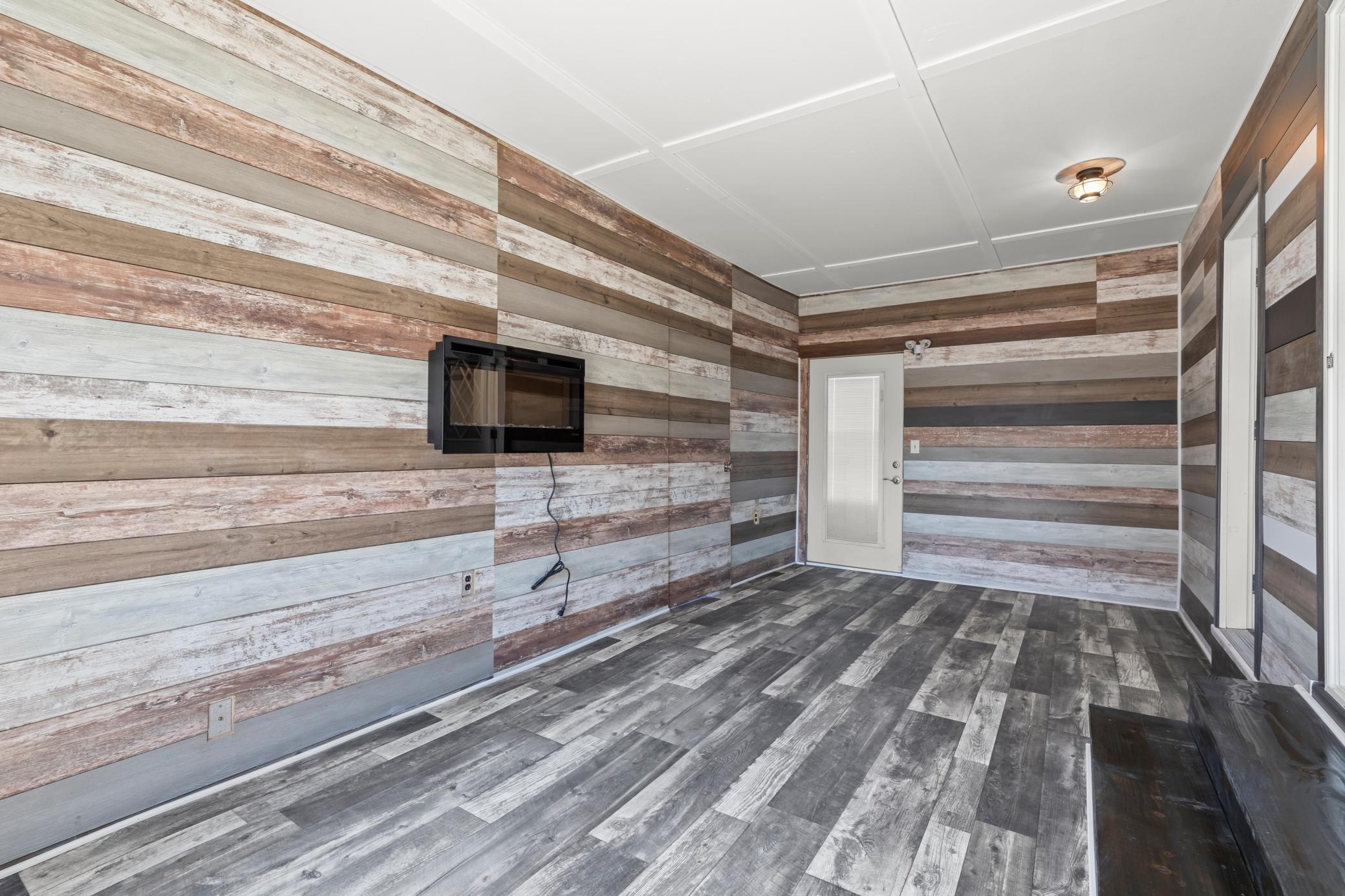 1960 single family home for sale at 1409 13th Avenue N in Moorhead, MN — 5 bed, 2 bath (photo 4 of 38)