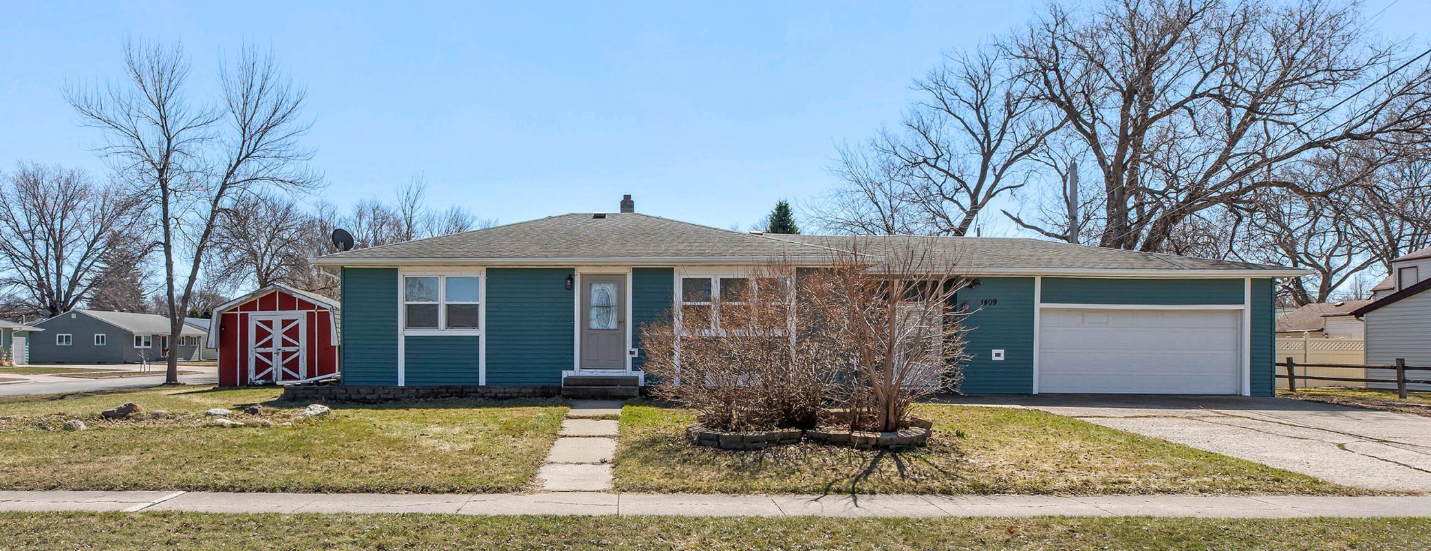 1960 single family home for sale at 1409 13th Avenue N in Moorhead, MN — 5 bed, 2 bath (photo 38 of 38)