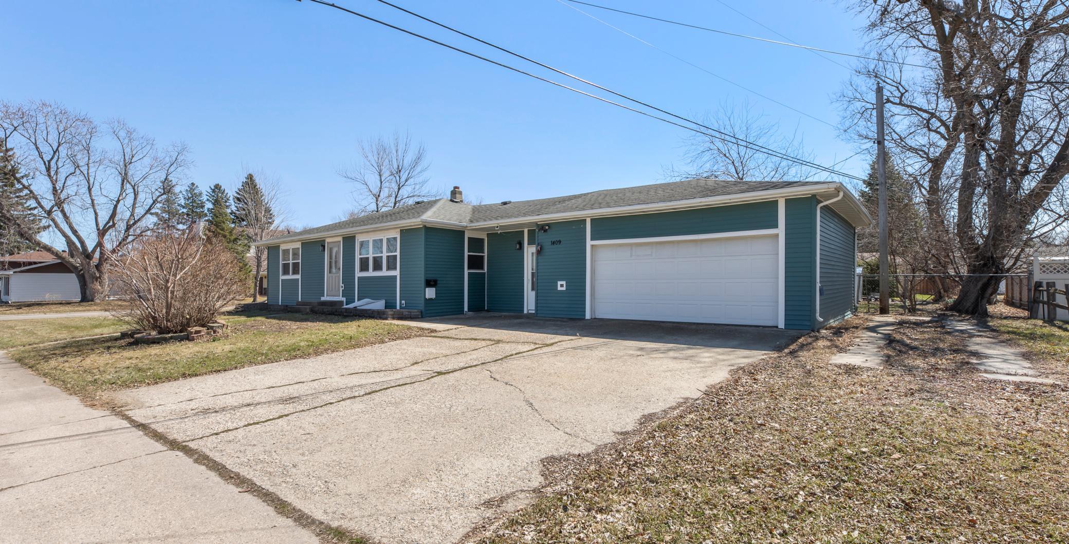 1960 single family home for sale at 1409 13th Avenue N in Moorhead, MN — 5 bed, 2 bath