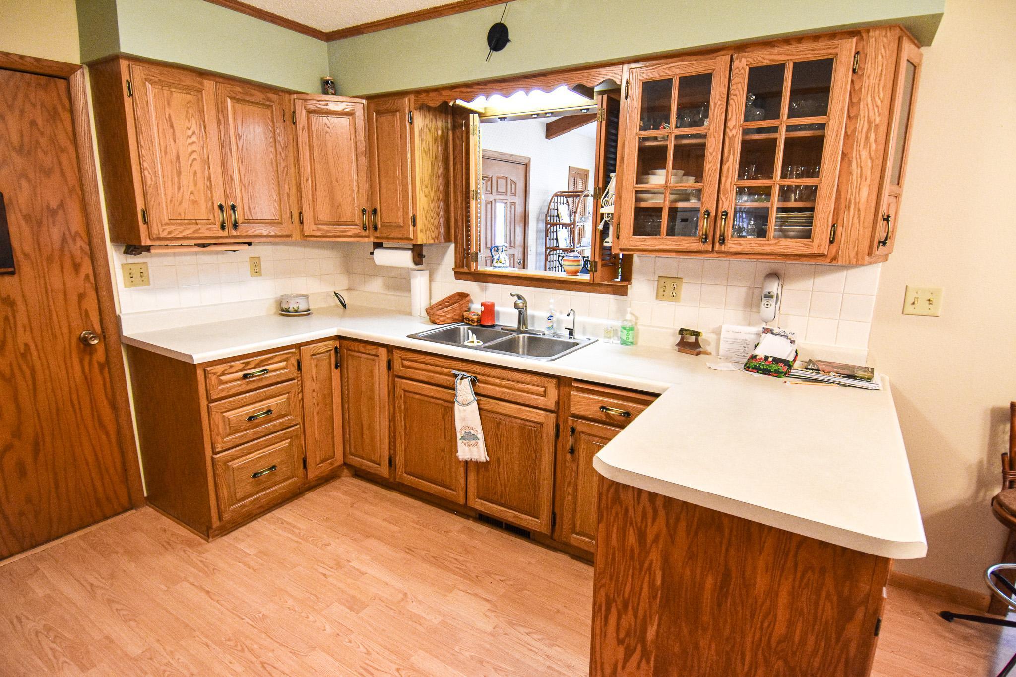 1968 single family home for sale at 610 Kneale Avenue S in Thief River Falls, MN — 3 bed, 2 bath (photo 11 of 50)