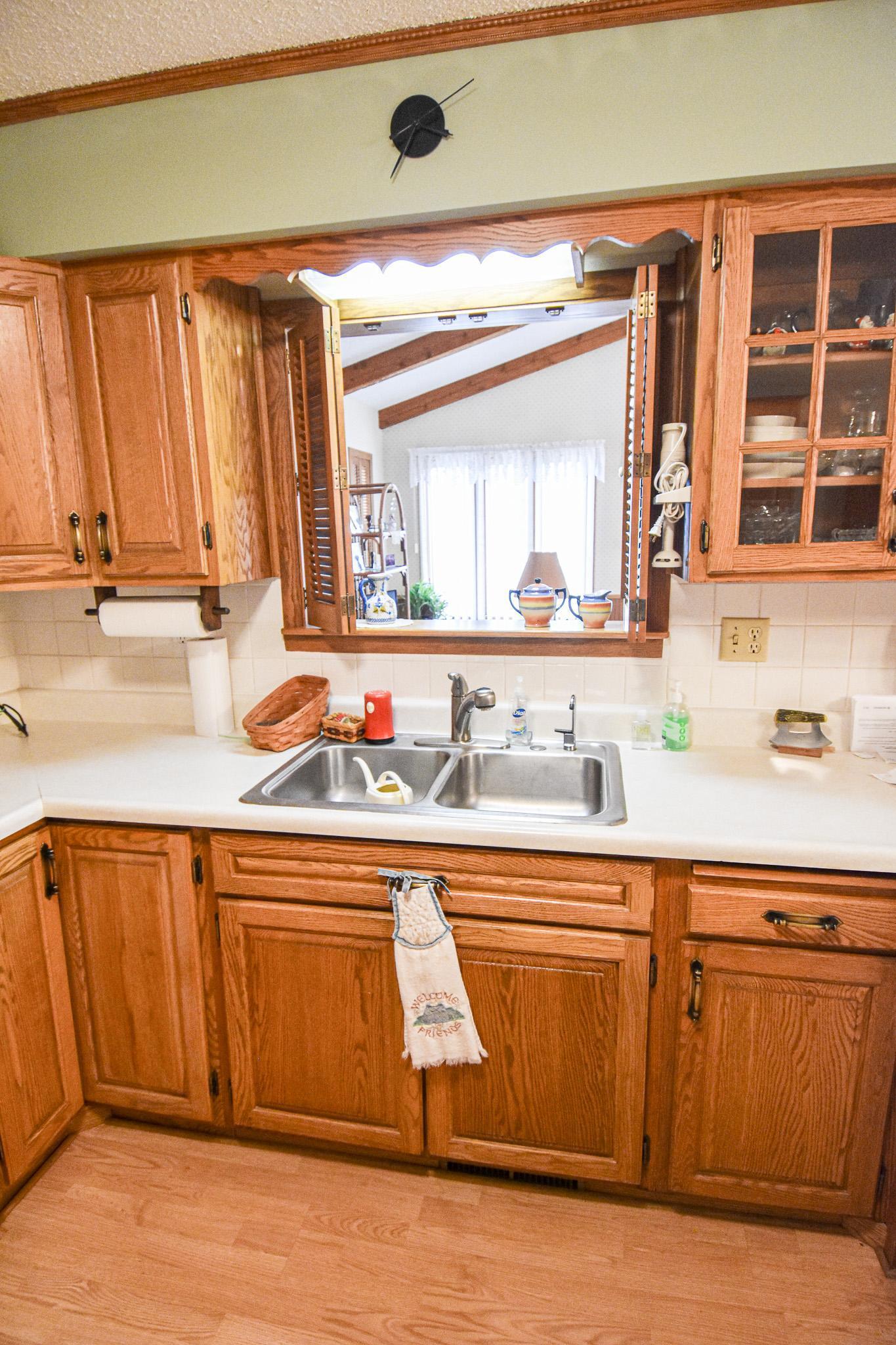 1968 single family home for sale at 610 Kneale Avenue S in Thief River Falls, MN — 3 bed, 2 bath (photo 12 of 50)