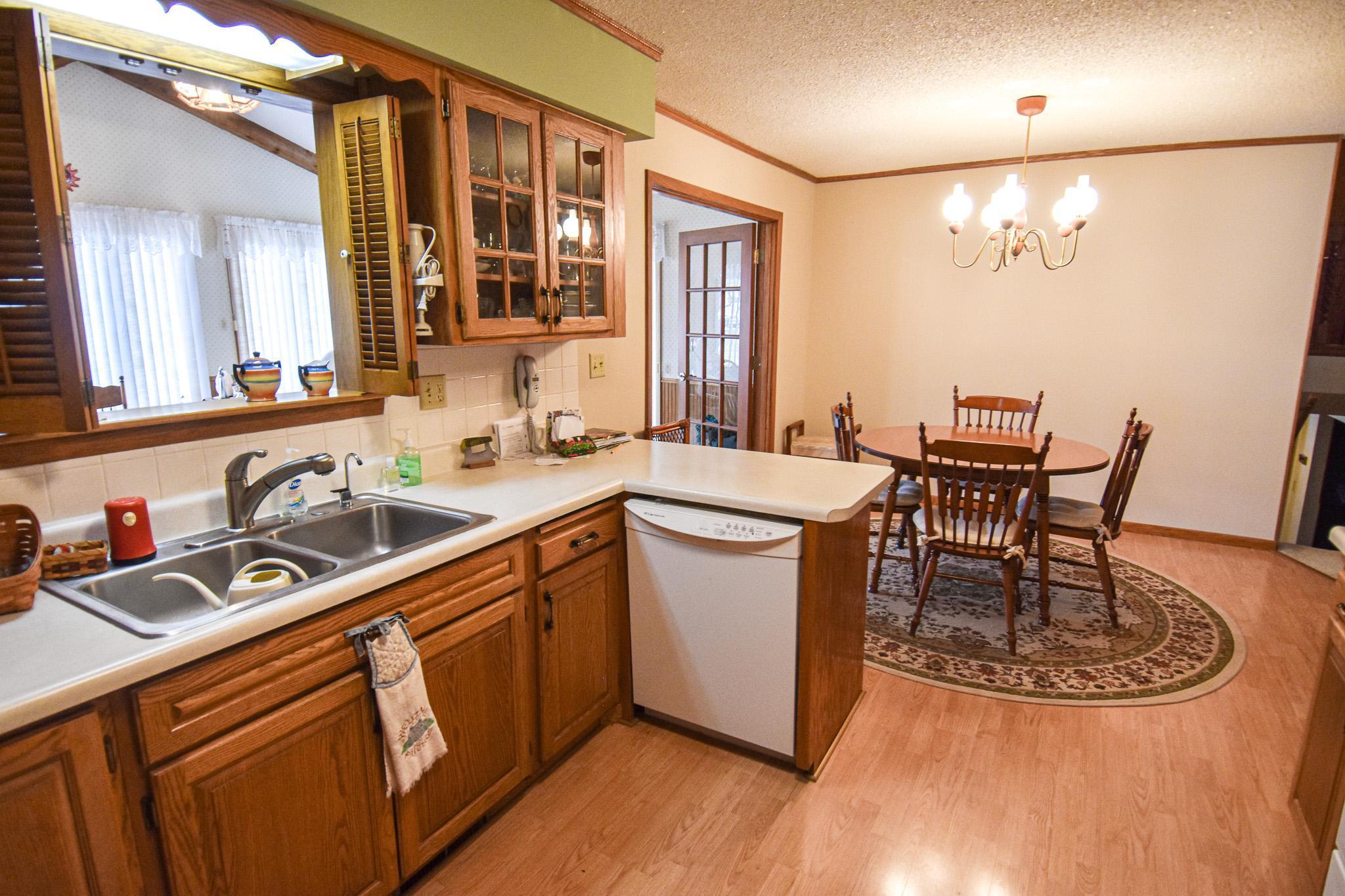 1968 single family home for sale at 610 Kneale Avenue S in Thief River Falls, MN — 3 bed, 2 bath (photo 14 of 50)