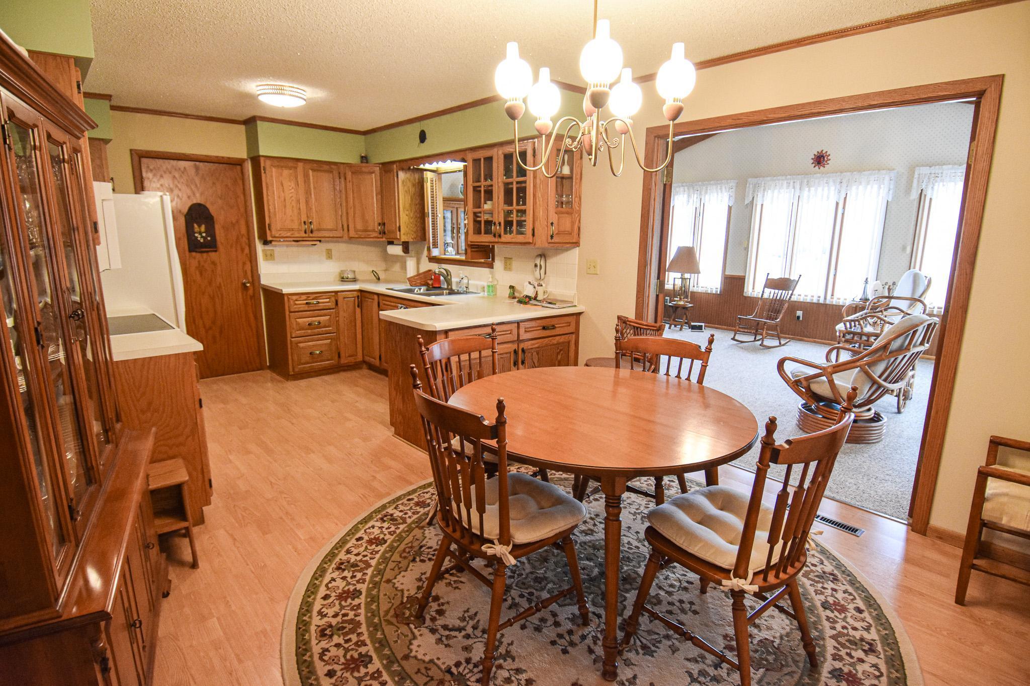 1968 single family home for sale at 610 Kneale Avenue S in Thief River Falls, MN — 3 bed, 2 bath (photo 16 of 50)