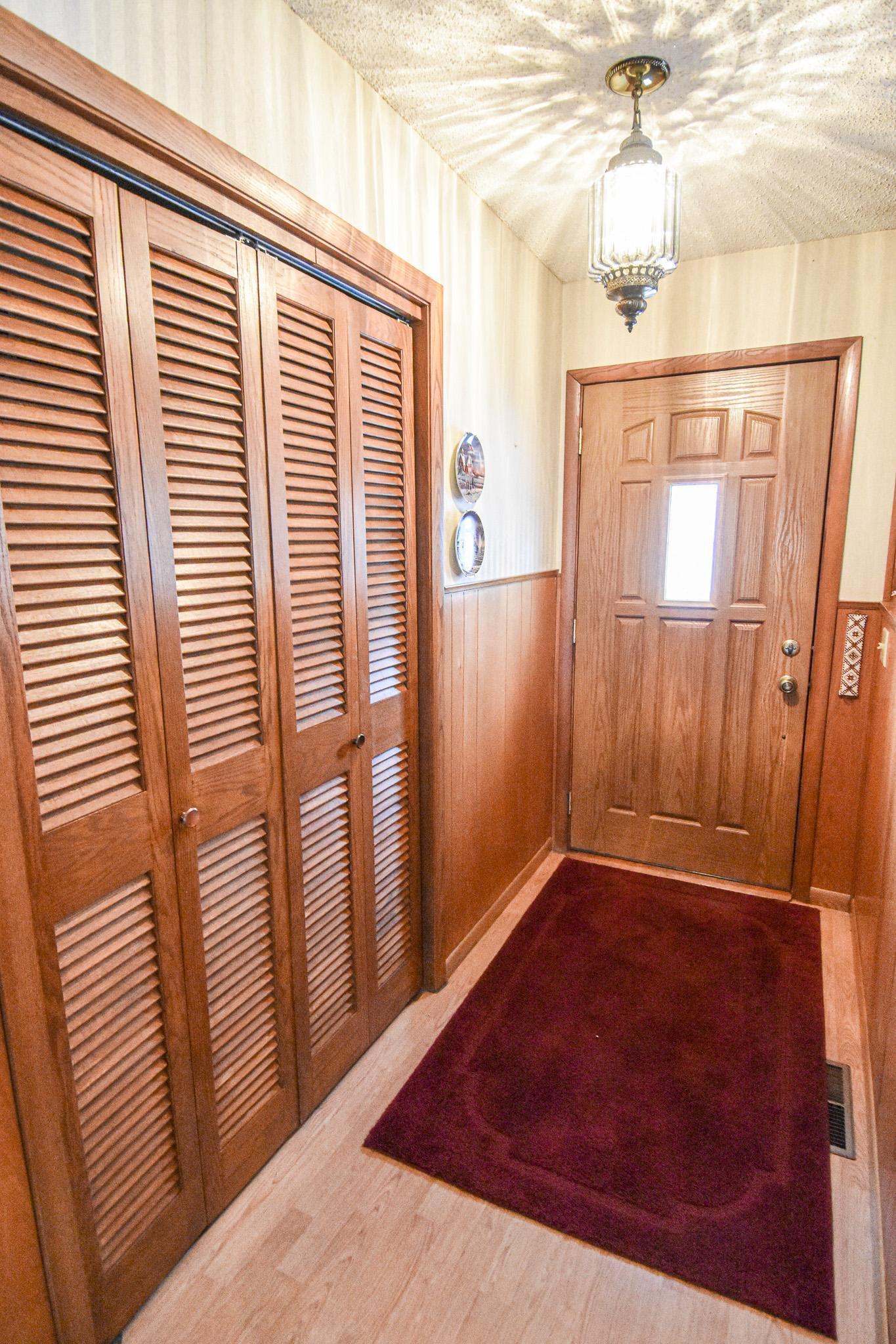 1968 single family home for sale at 610 Kneale Avenue S in Thief River Falls, MN — 3 bed, 2 bath (photo 3 of 50)