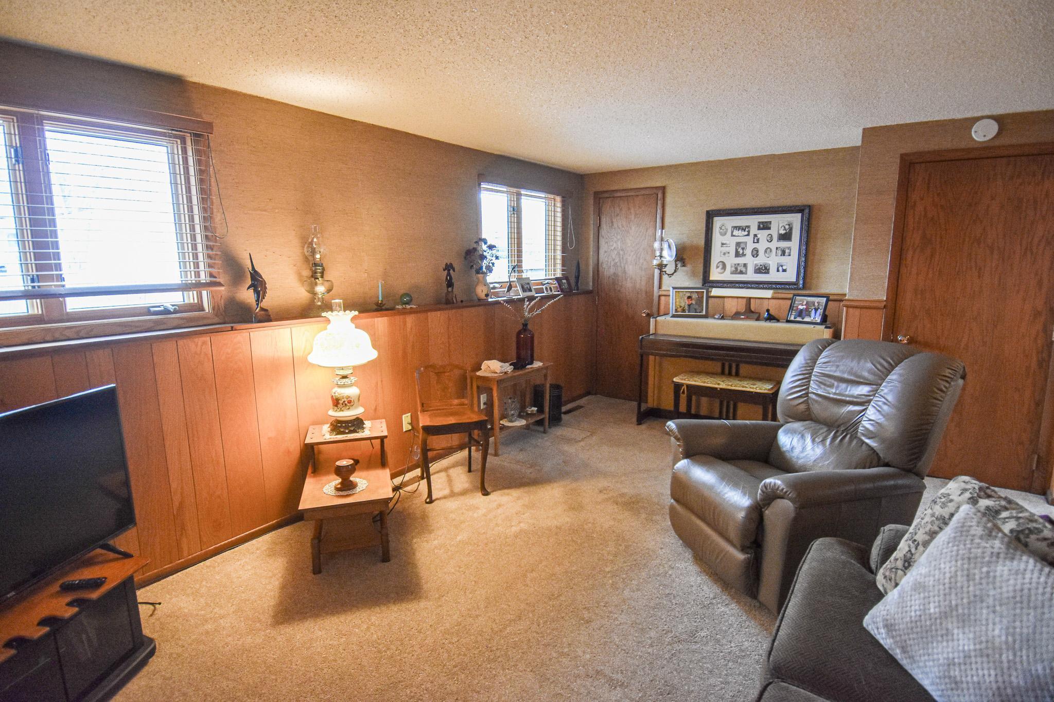 1968 single family home for sale at 610 Kneale Avenue S in Thief River Falls, MN — 3 bed, 2 bath (photo 36 of 50)