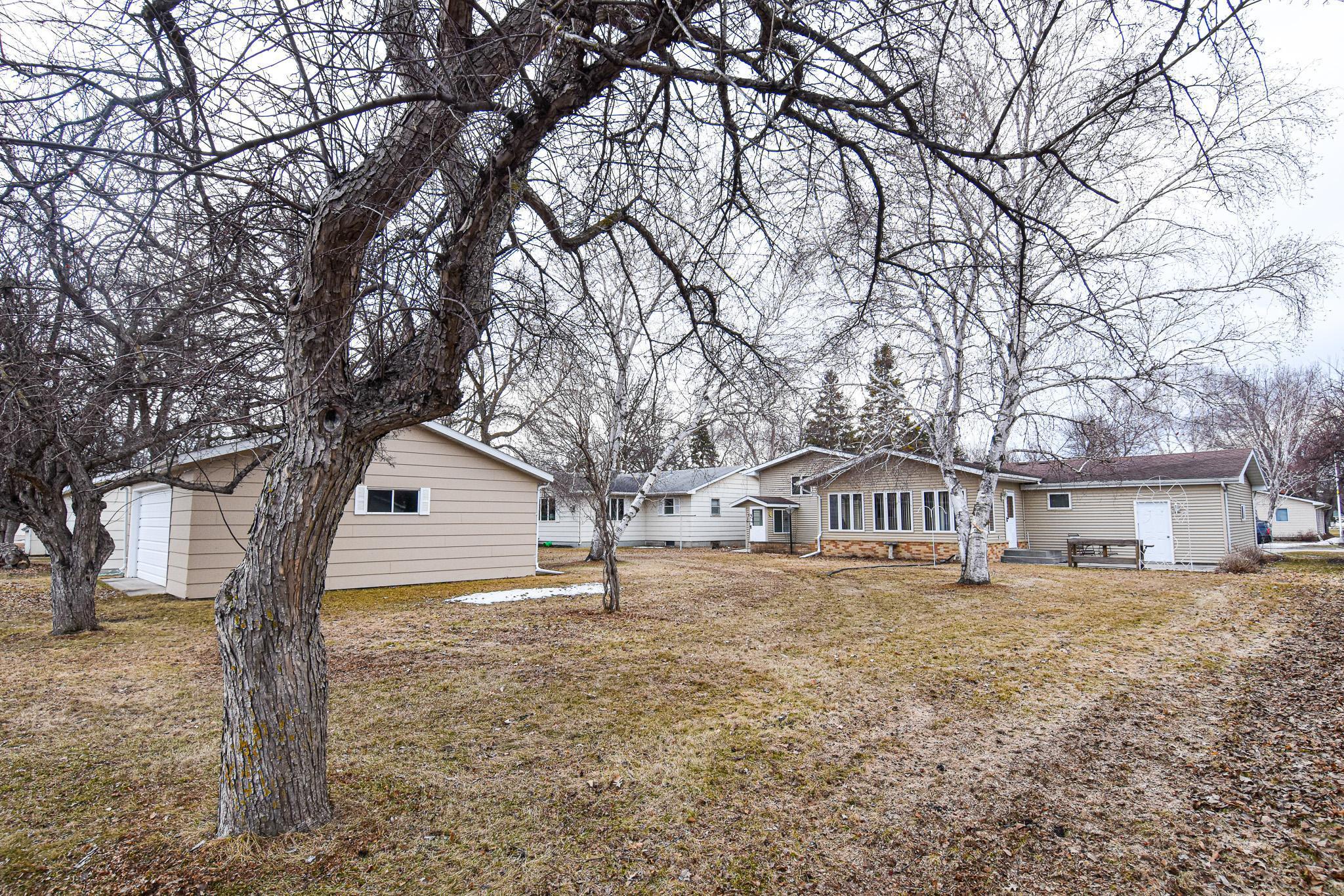 1968 single family home for sale at 610 Kneale Avenue S in Thief River Falls, MN — 3 bed, 2 bath (photo 43 of 50)