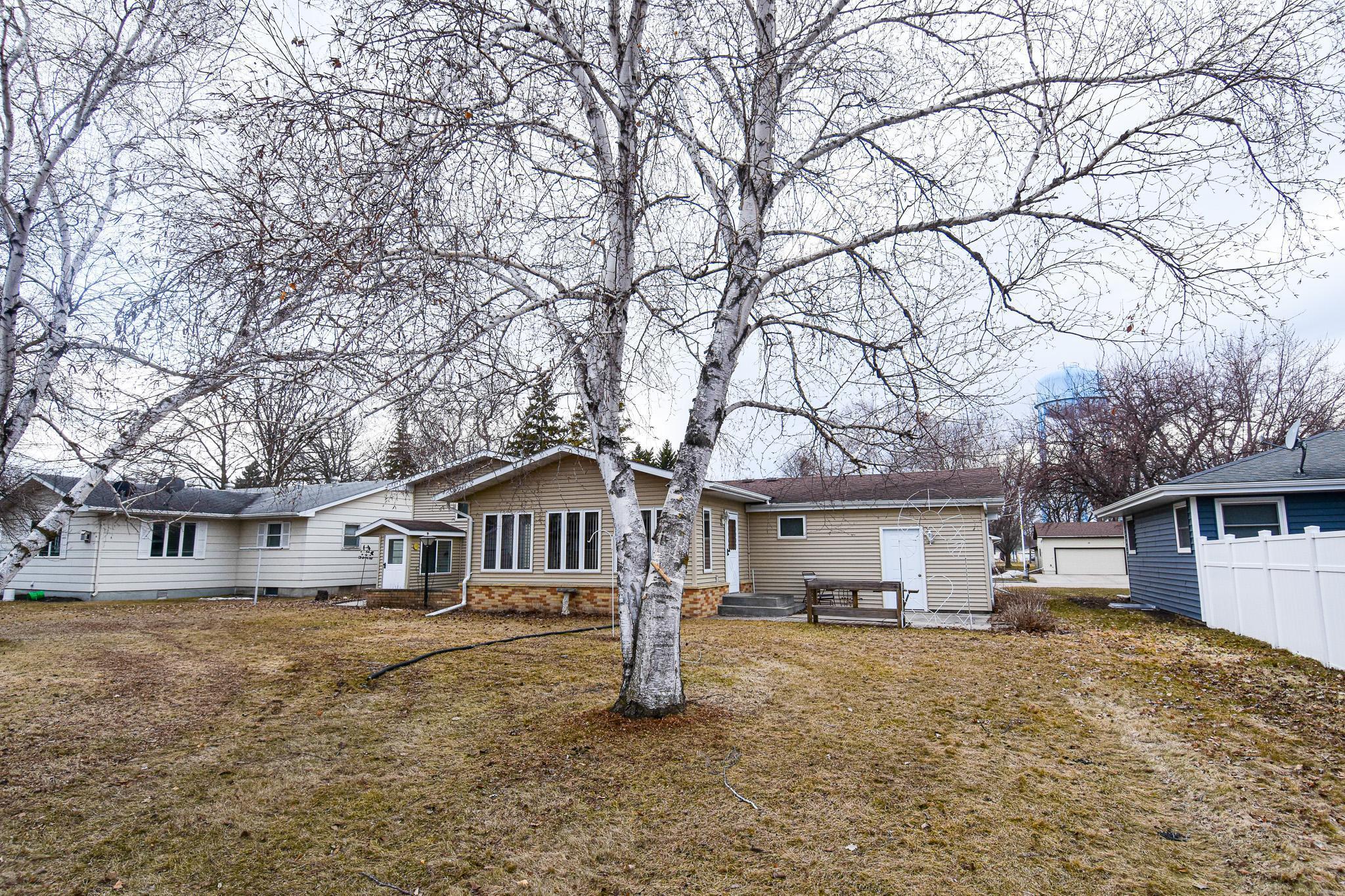 1968 single family home for sale at 610 Kneale Avenue S in Thief River Falls, MN — 3 bed, 2 bath (photo 45 of 50)