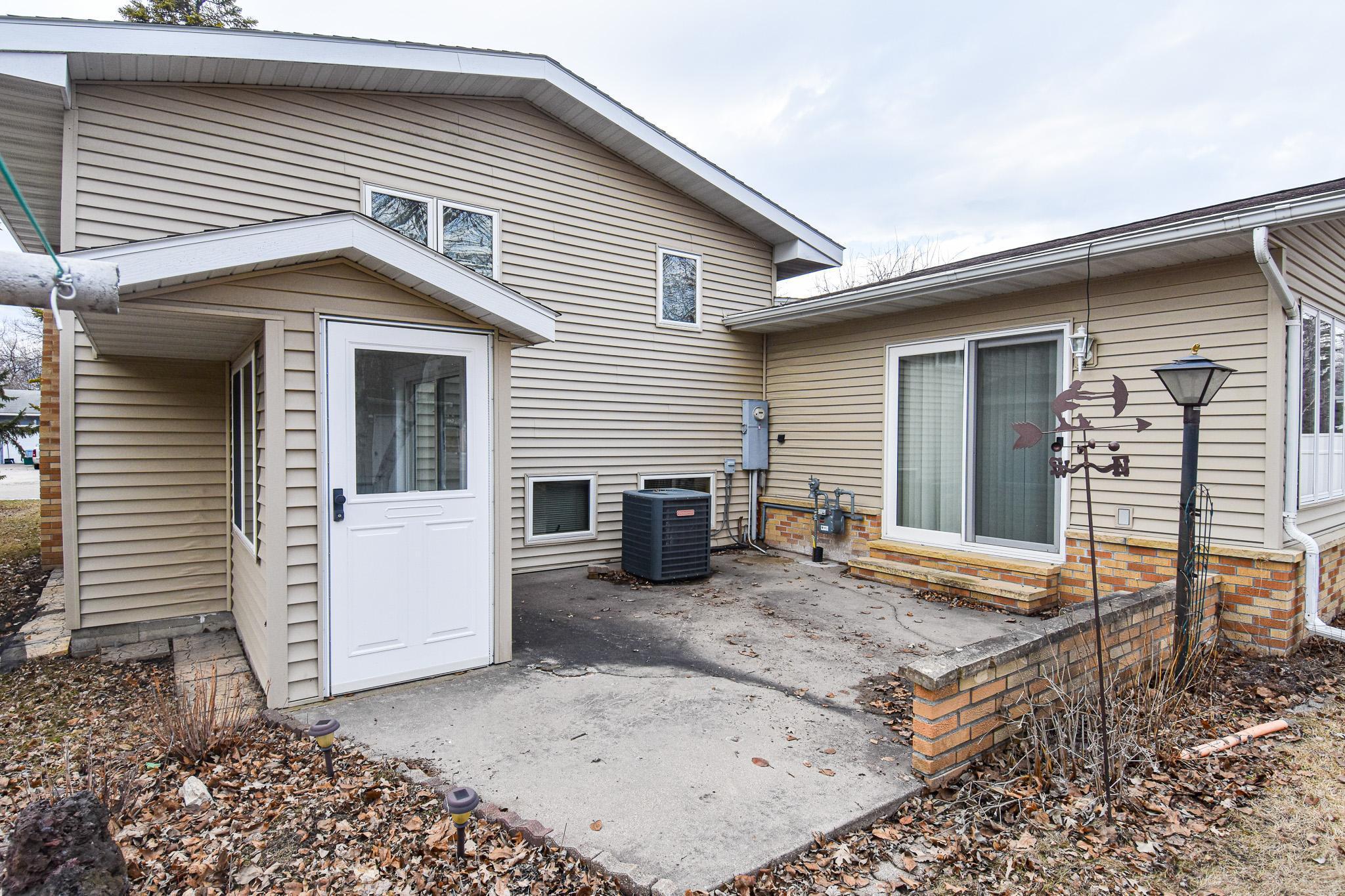 1968 single family home for sale at 610 Kneale Avenue S in Thief River Falls, MN — 3 bed, 2 bath (photo 47 of 50)