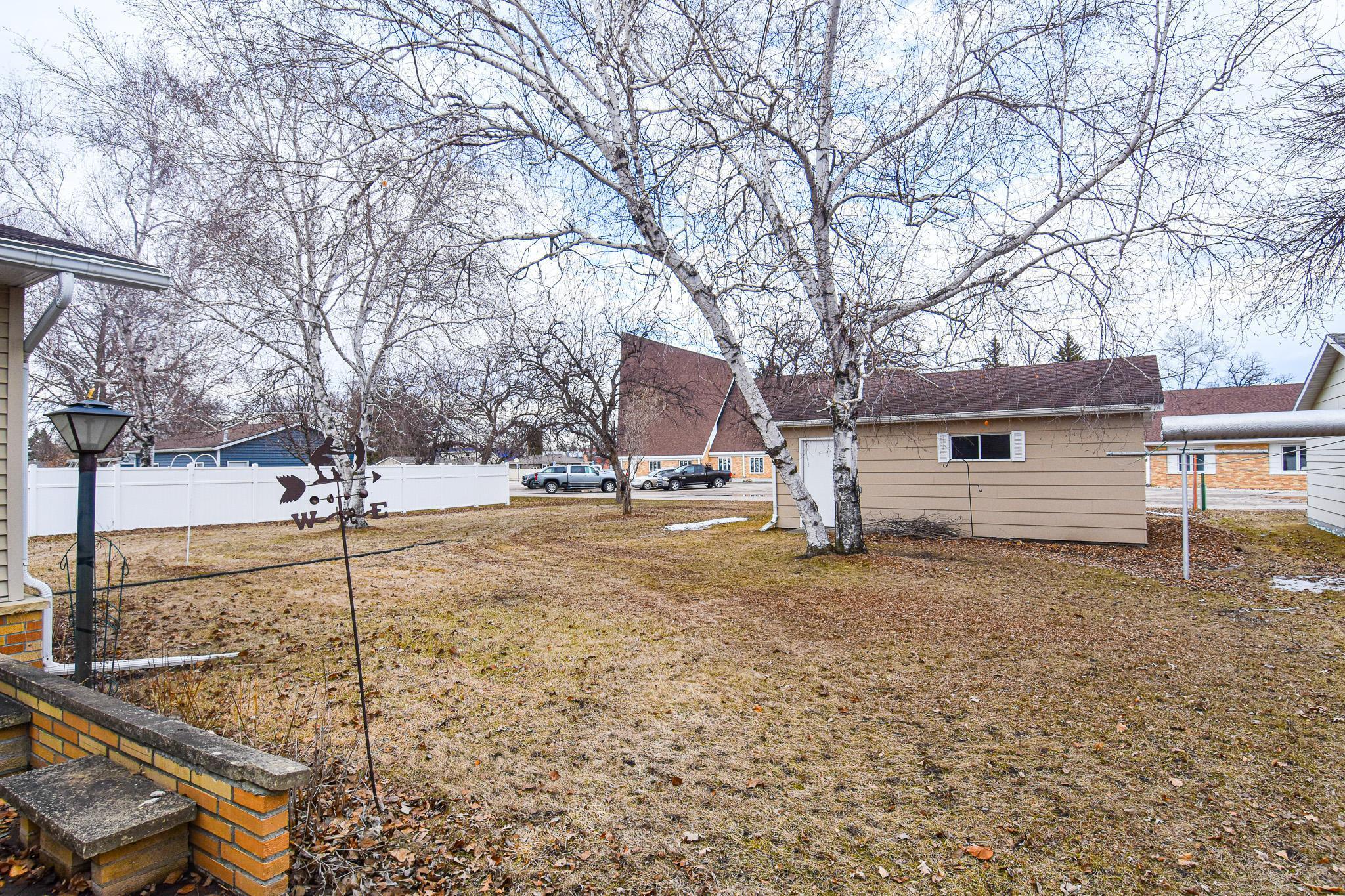 1968 single family home for sale at 610 Kneale Avenue S in Thief River Falls, MN — 3 bed, 2 bath (photo 48 of 50)