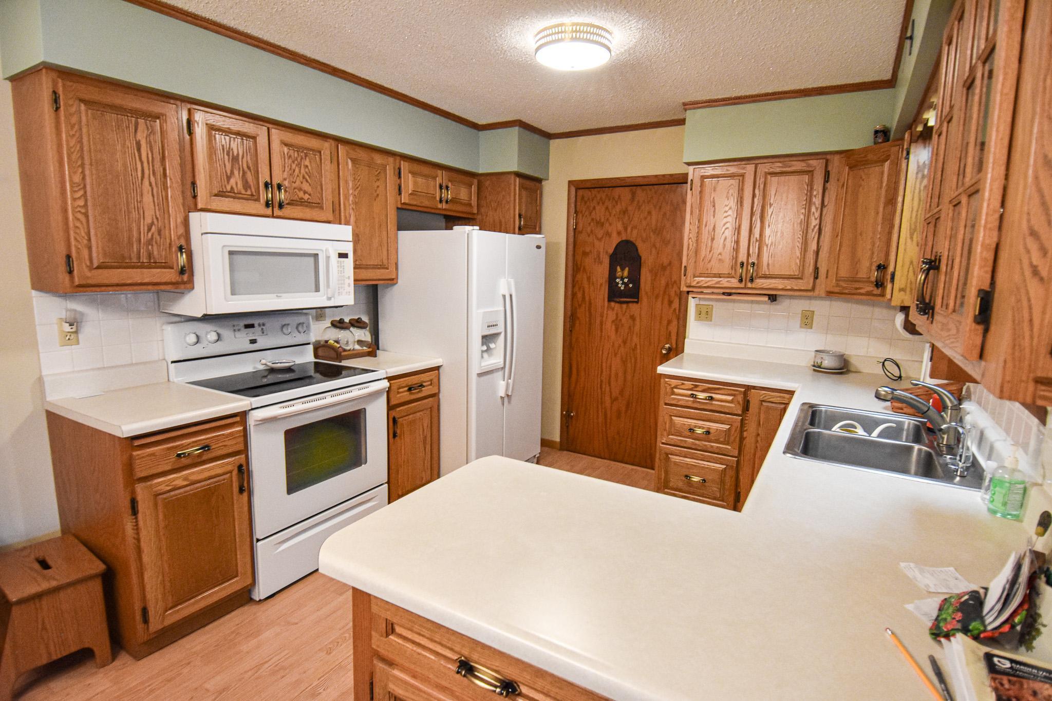 1968 single family home for sale at 610 Kneale Avenue S in Thief River Falls, MN — 3 bed, 2 bath (photo 9 of 50)