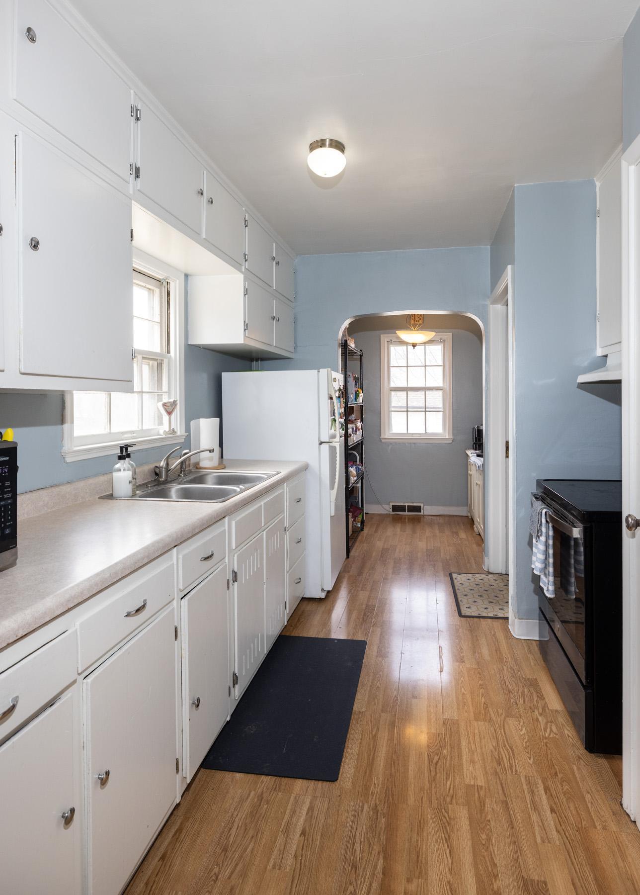 1940 single family home for sale at 623 6th Street S in Moorhead, MN — 6 bed, 3 bath (photo 18 of 53)