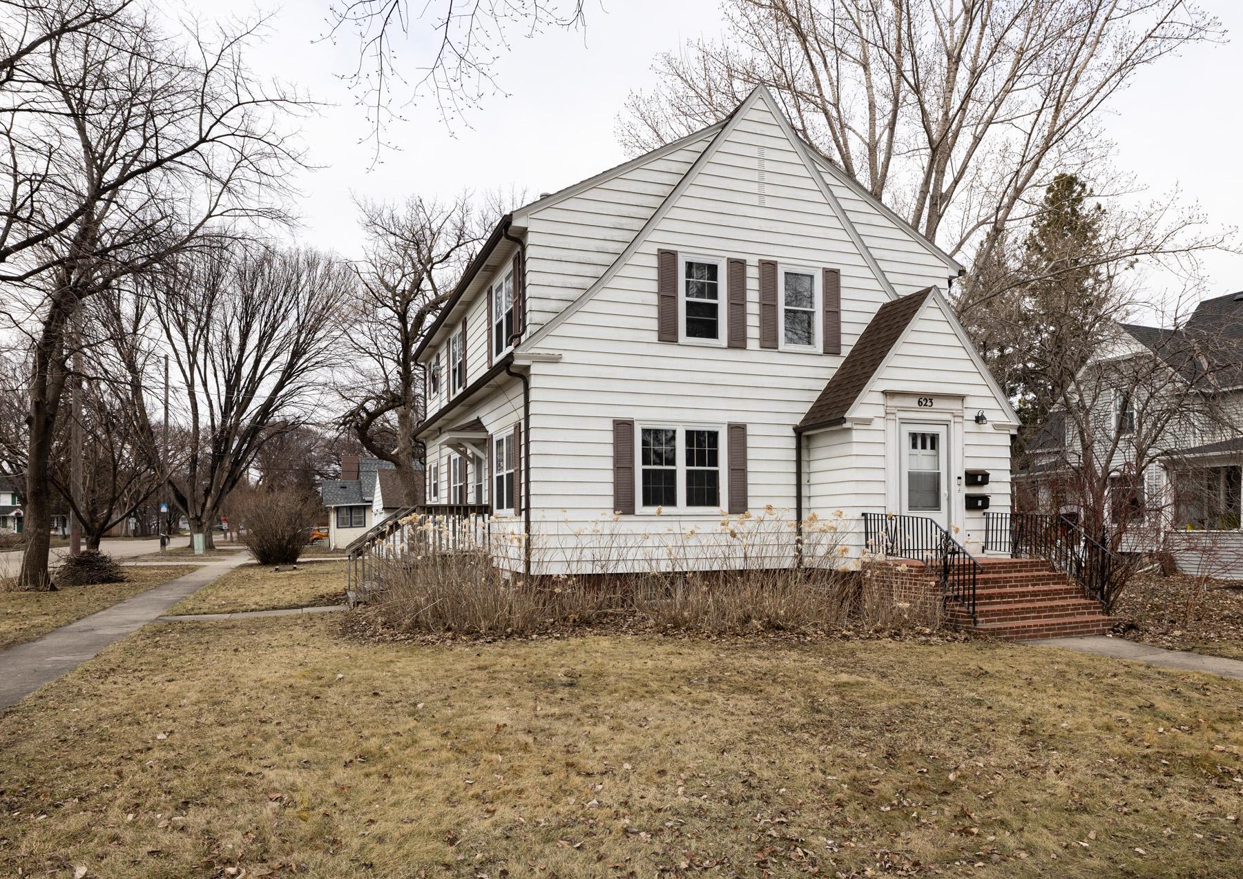 1940 single family home for sale at 623 6th Street S in Moorhead, MN — 6 bed, 3 bath (photo 6 of 53)