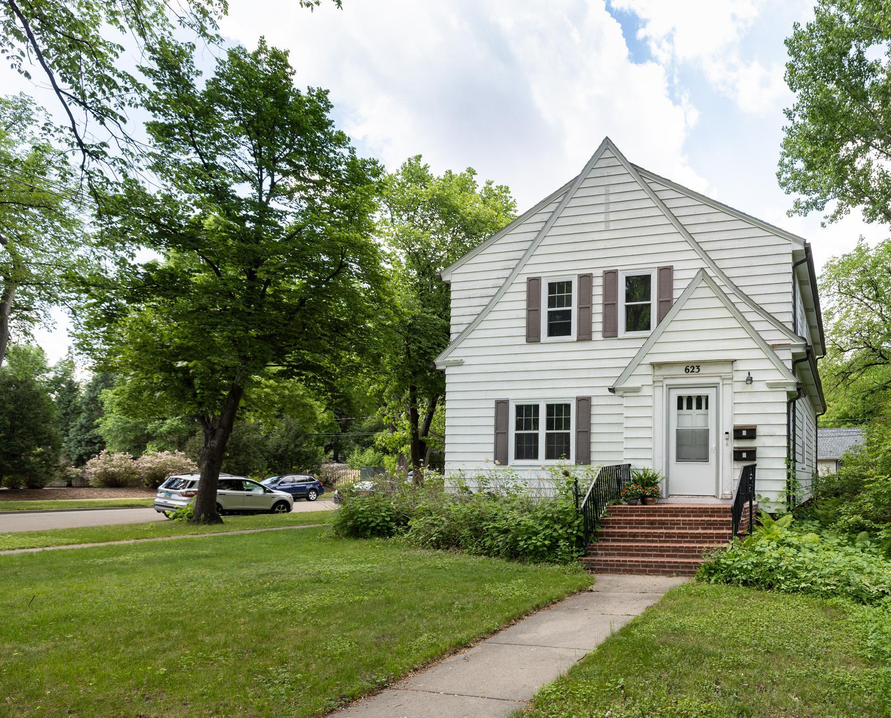 1940 single family home for sale at 623 6th Street S in Moorhead, MN — 6 bed, 3 bath (photo 2 of 58)