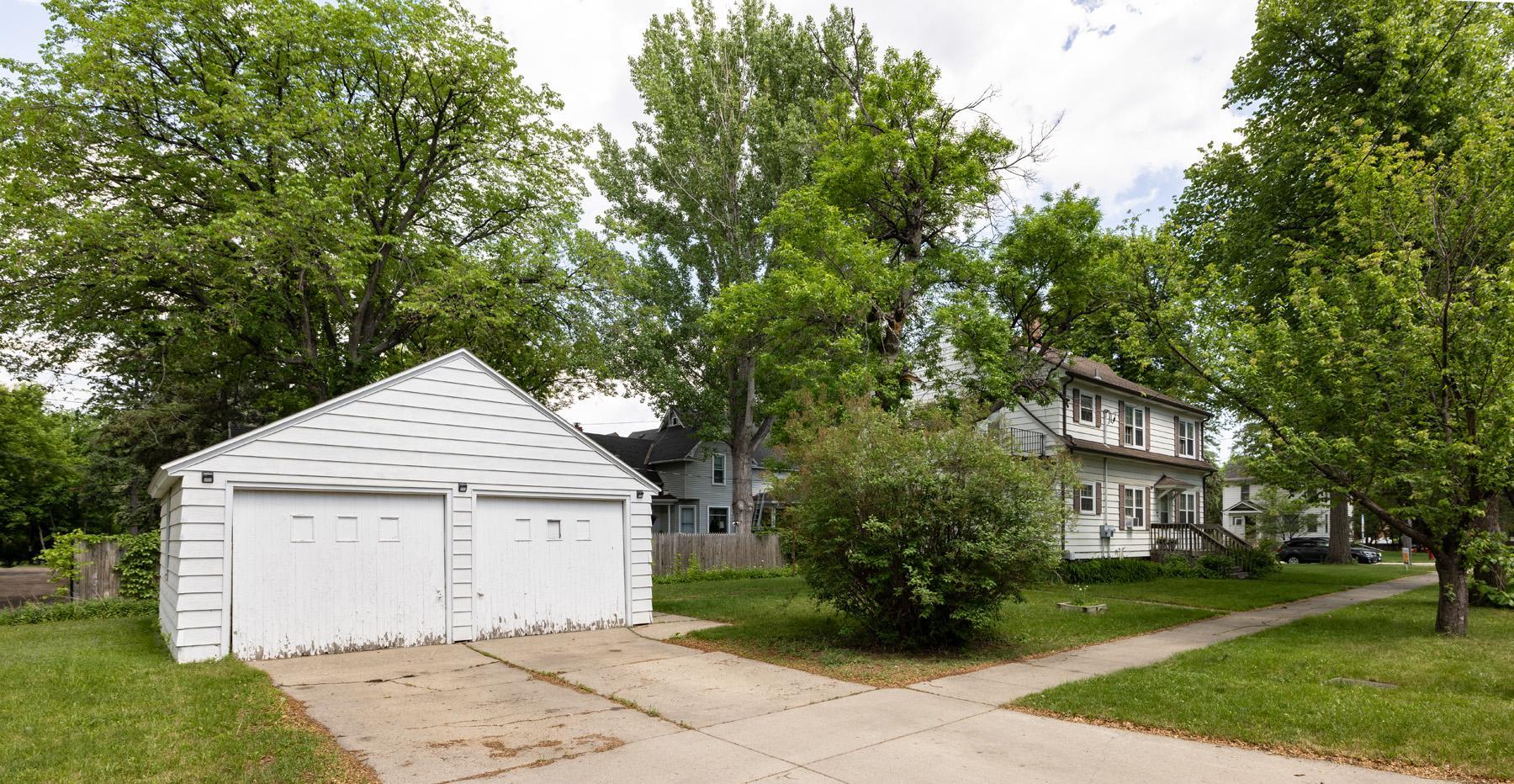 1940 single family home for sale at 623 6th Street S in Moorhead, MN — 6 bed, 3 bath (photo 3 of 58)