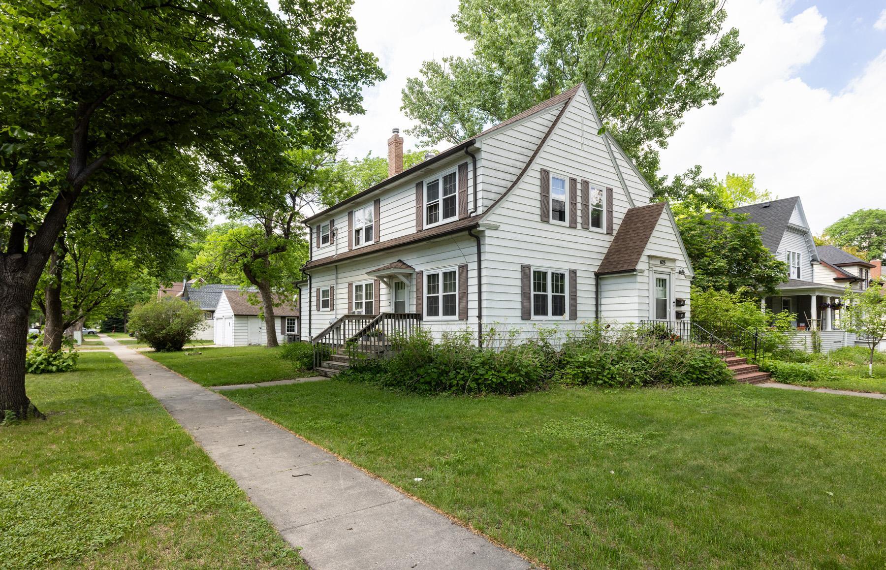 1940 single family home for sale at 623 6th Street S in Moorhead, MN — 6 bed, 3 bath (photo 4 of 58)