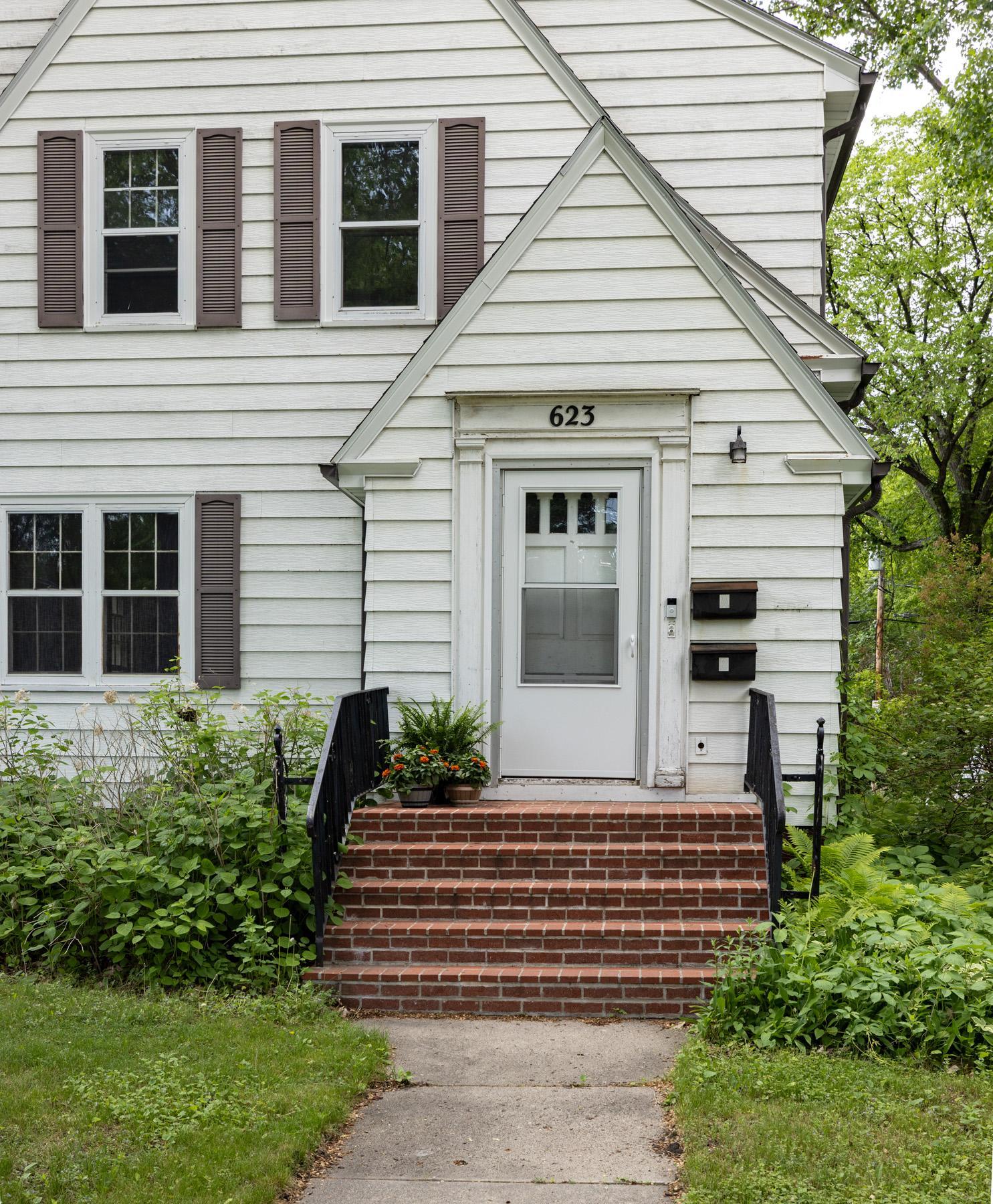 1940 single family home for sale at 623 6th Street S in Moorhead, MN — 6 bed, 3 bath (photo 5 of 58)