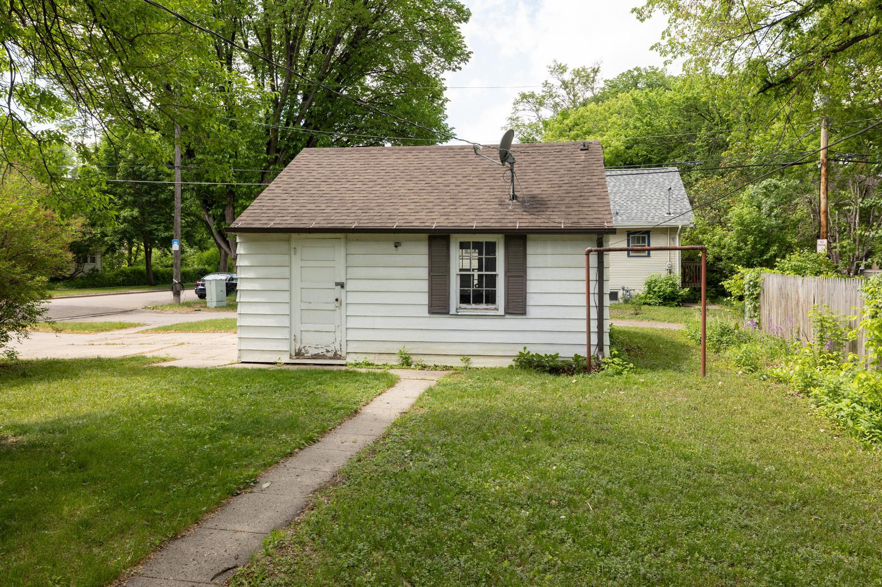 1940 single family home for sale at 623 6th Street S in Moorhead, MN — 6 bed, 3 bath (photo 57 of 58)