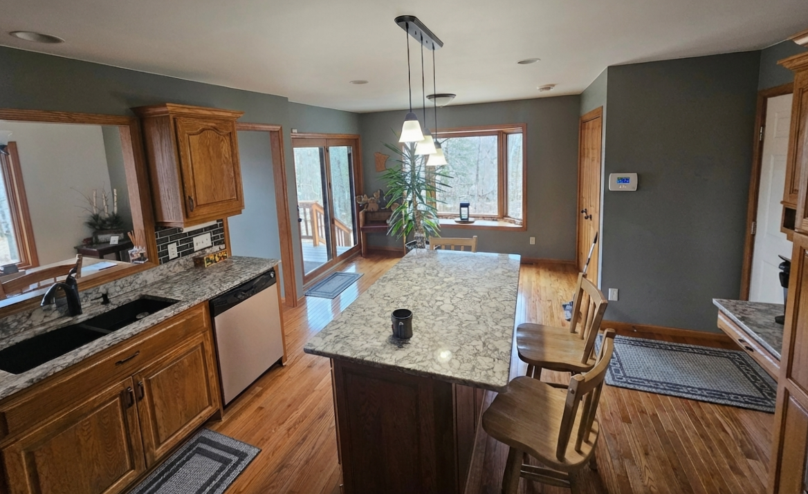 1998 single family home for sale at 40776 Mary Lake Road in Emily, MN — 5 bed, 3 bath (photo 4 of 35)
