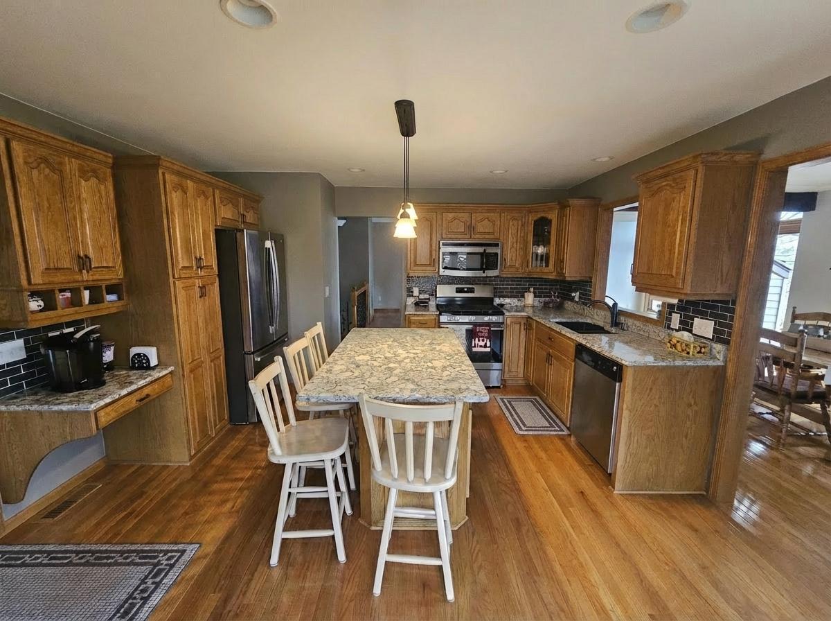 1998 single family home for sale at 40776 Mary Lake Road in Emily, MN — 5 bed, 3 bath (photo 5 of 35)